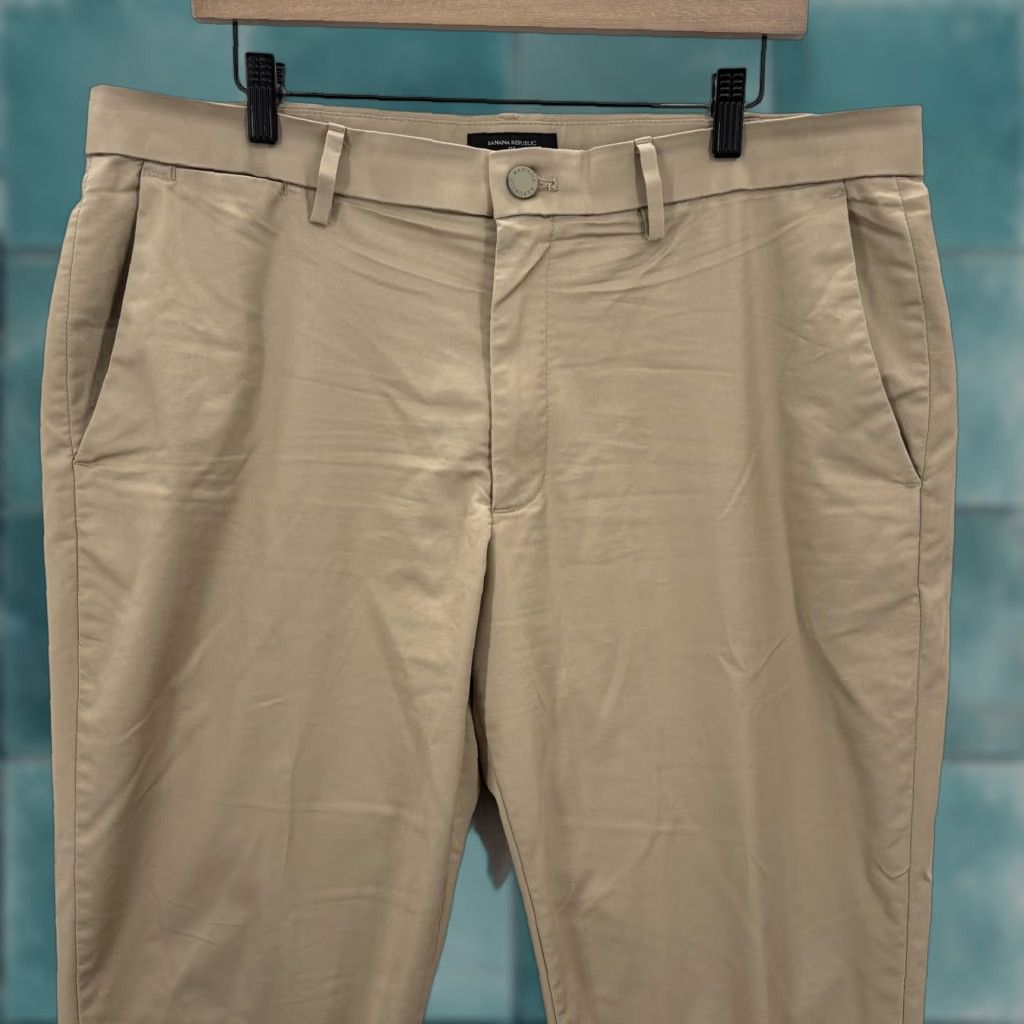 Banana Republic Banana Republic Pants Mens 36x30 Beige Core Temp Chino Slim Fit Stretch Casual Size US 36 / EU 52 - 1 Thumbnail