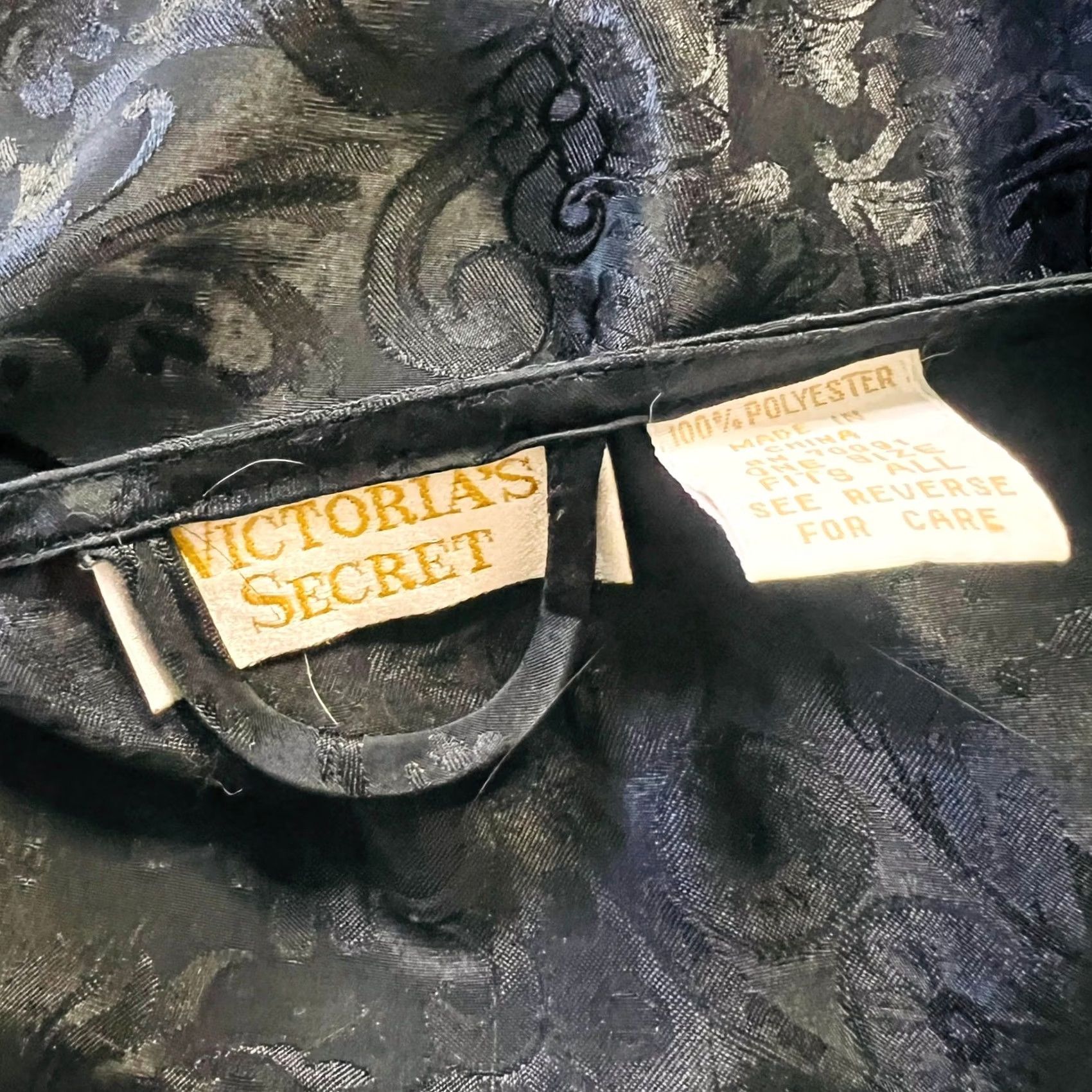 Victoria's Secret VINTAGE Victoria's Secret Robe Black Satin Kimono Belt One Size Robe Women OS Size ONE SIZE - 4 Thumbnail