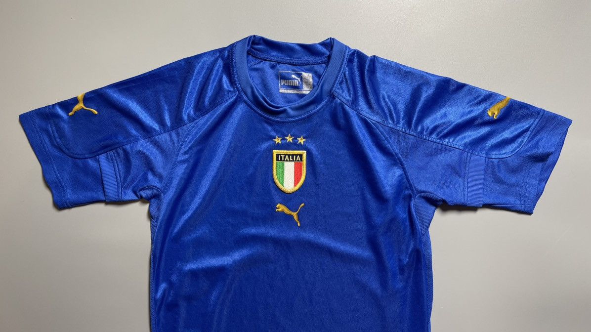 Puma × Vintage ITALY PUMA 2004 EURO FOOTBALL SOCCER HOME JERSEY Size US XXS / EU 40 - 2 Thumbnail