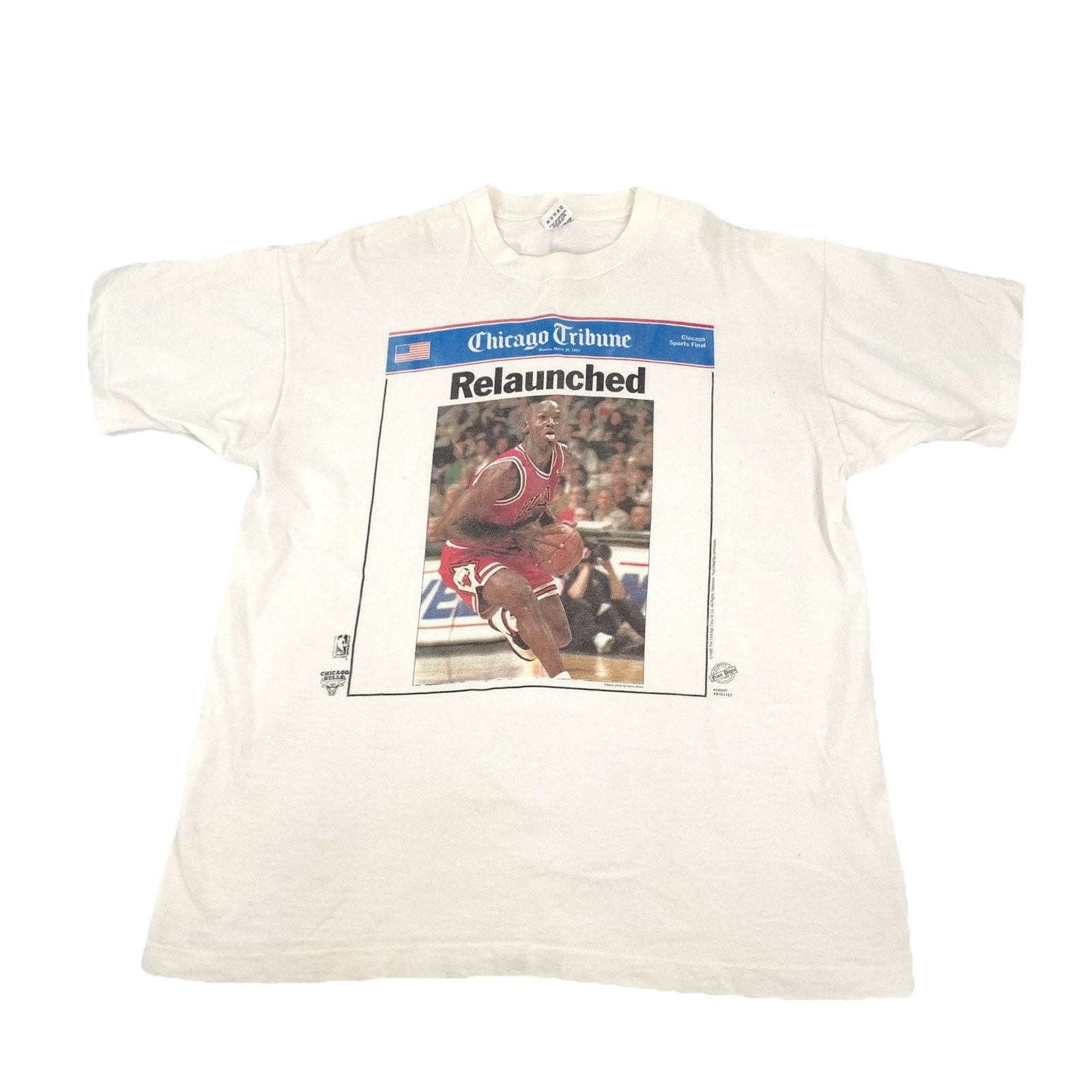 Fruit Of The Loom × Vintage Vintage 1995 Newspaper Michael Jordan Chicago Bulls T-Shirt Size US XL / EU 56 / 4 - 1 Thumbnail