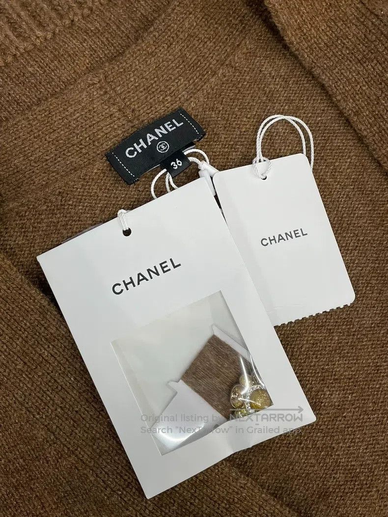 Chanel Chanel 24A brown V-neck floral diamond buckle knitted vest Size XS / US 0-2 / IT 36-38 - 5 Thumbnail