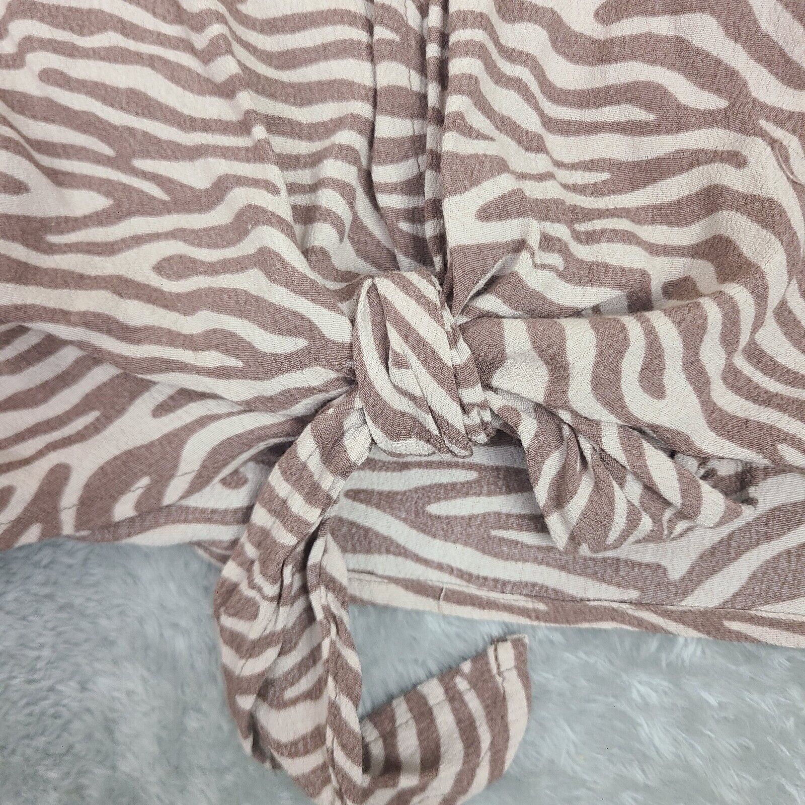 Ariat Ariat Top Women’s X-Large Short Sleeve Tiger Stripe Lace Hem Size XL / US 12-14 / IT 48-50 - 6 Thumbnail