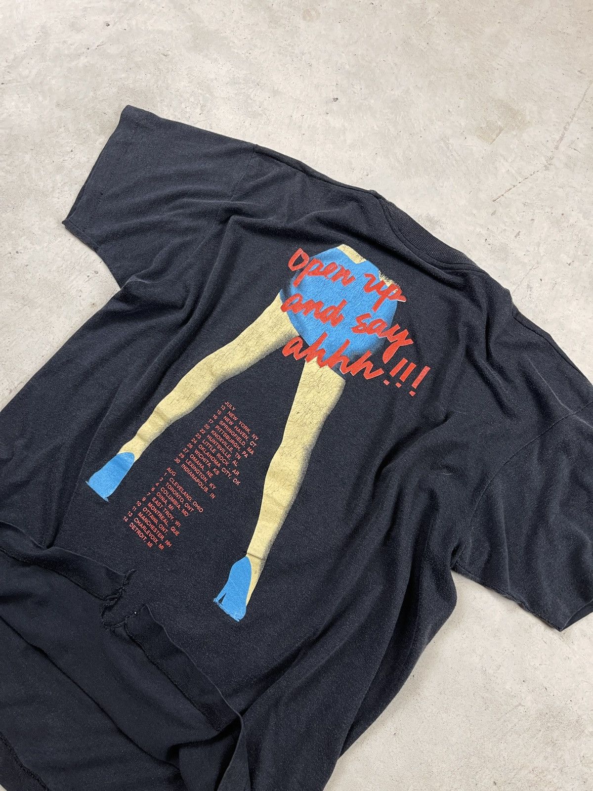 Vintage 1988 Poision “Open Up and Say Ahh” Tour Tee Size US L / EU 52-54 / 3 - 3 Thumbnail