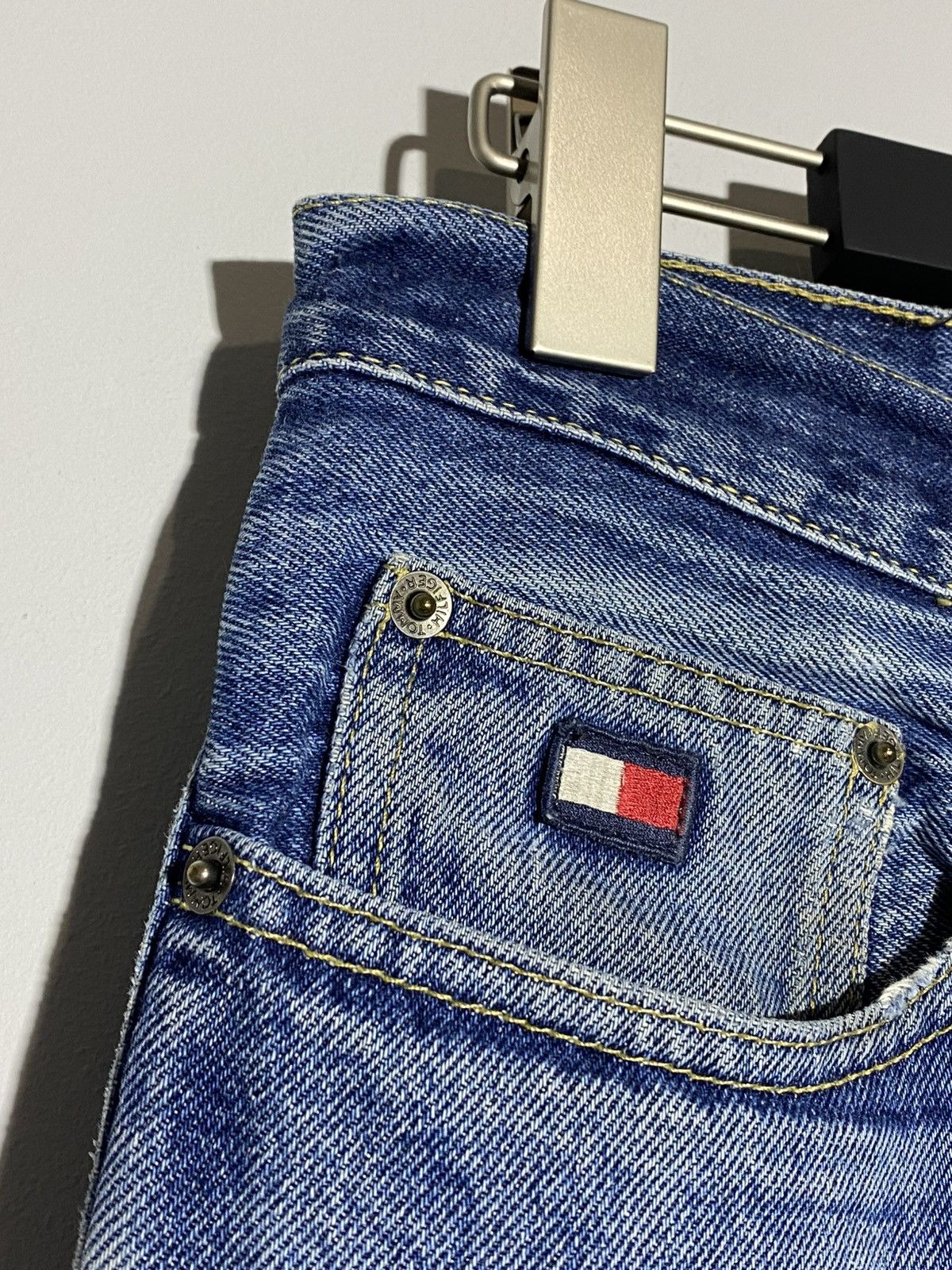 Tommy Hilfiger Vintage 90s Tommy Hilfiger Jeans Baggy Fit 32x34 Size US 32 / EU 48 - 12 Thumbnail