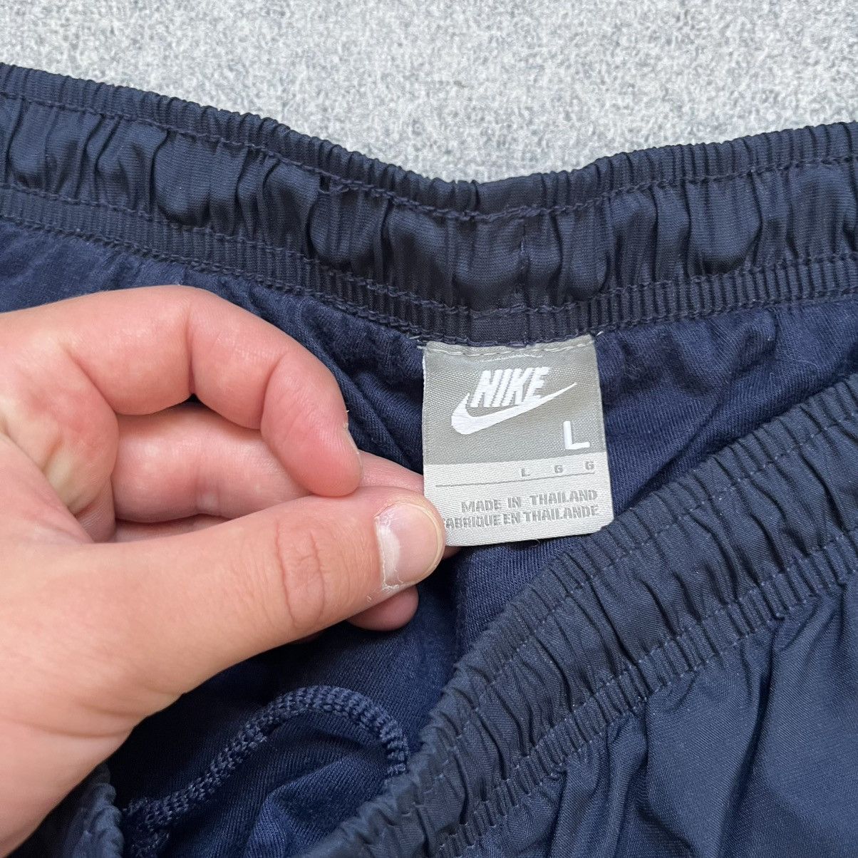 Nike VINTAGE NYLON NIKE TRACK PANTS Size US 34 / EU 50 - 6 Thumbnail