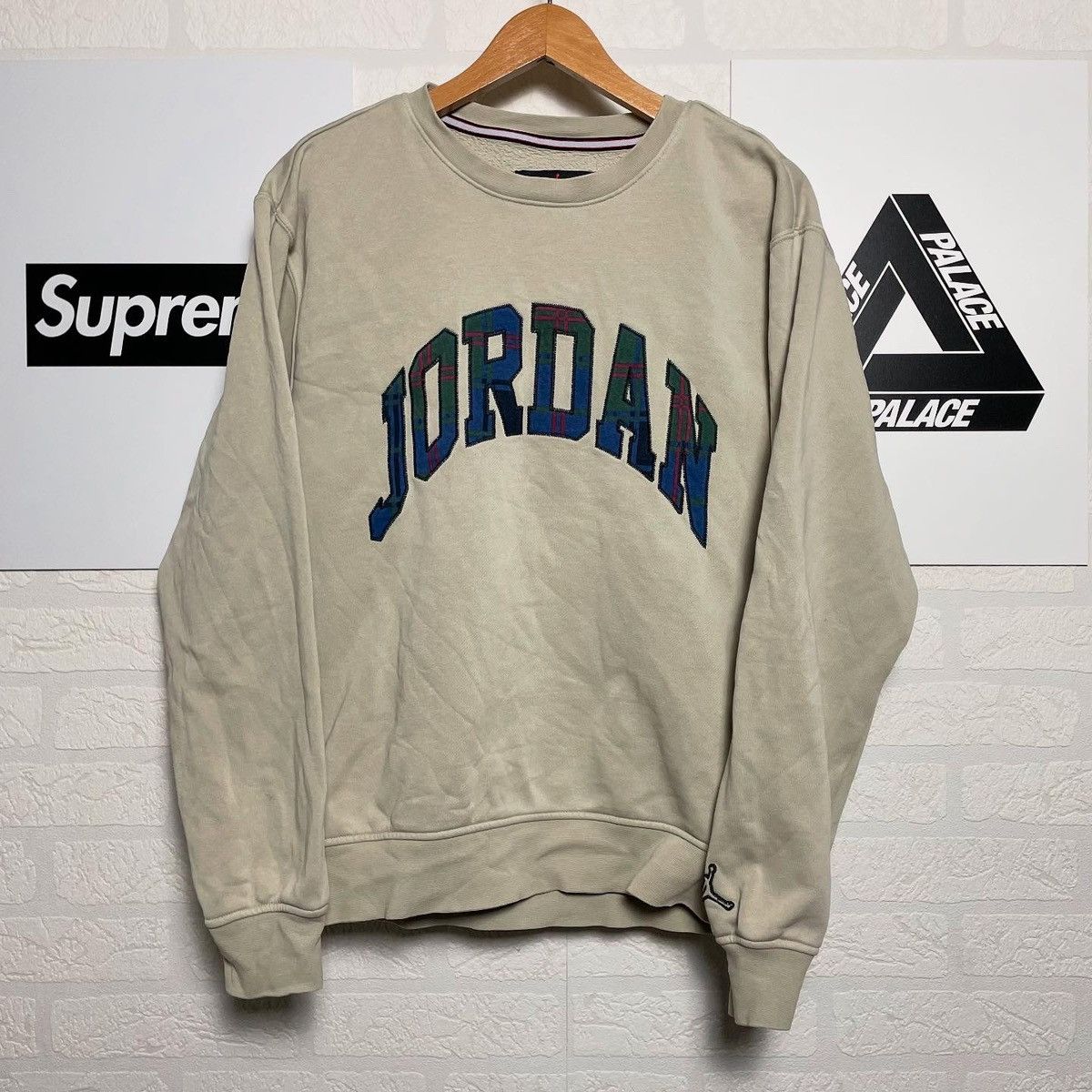 Jordan Brand Nike Air Jordan Spell Out Color Beige Jumpman Sweatshirt Size US XS / EU 42 / 0 - 1 Thumbnail