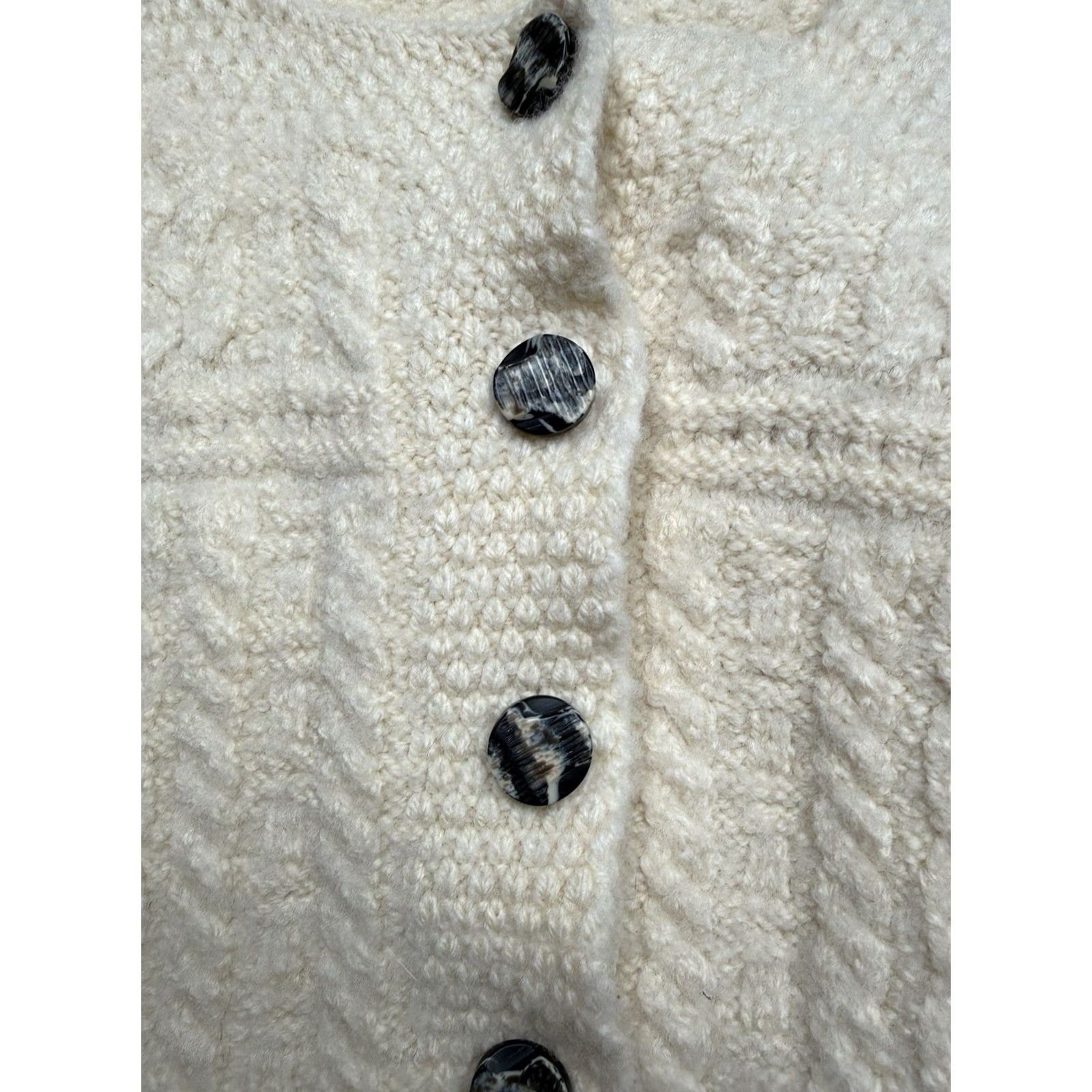 Vintage Connemara Knitwear Ivory Irish Cable Knit Merino Wool Cardigan Sweater Large Cardigan Ladies Size L Crew Neck Knit Wool Button Shoulder Ladies Mens? Size L / US 10 / IT 46 - 4 Thumbnail