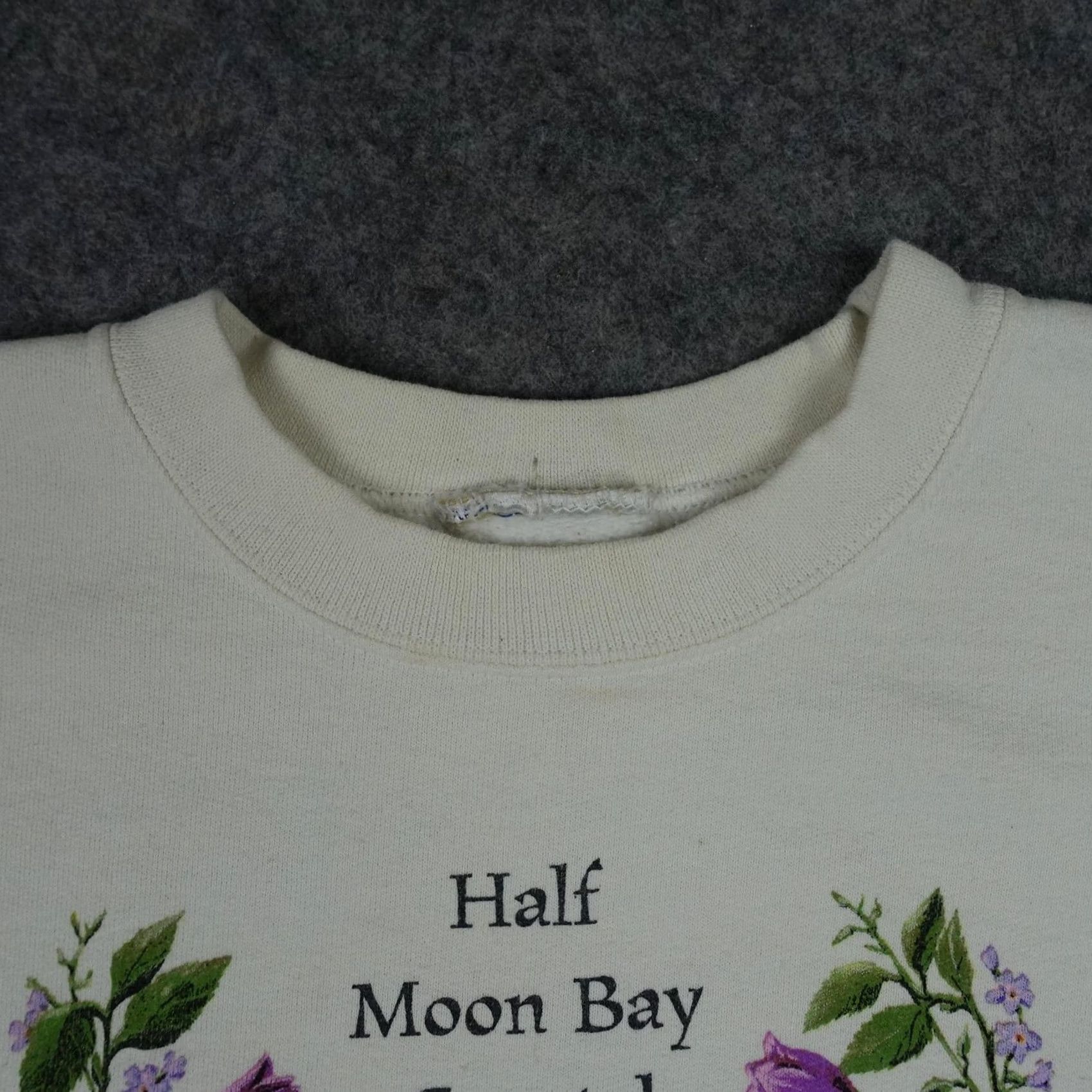 Market VINTAGE Half Moon Bay Sweatshirt Mens L White Floral Graphic Print Coast Flower Market 2000s Y2K Size US L / EU 52-54 / 3 - 5 Thumbnail