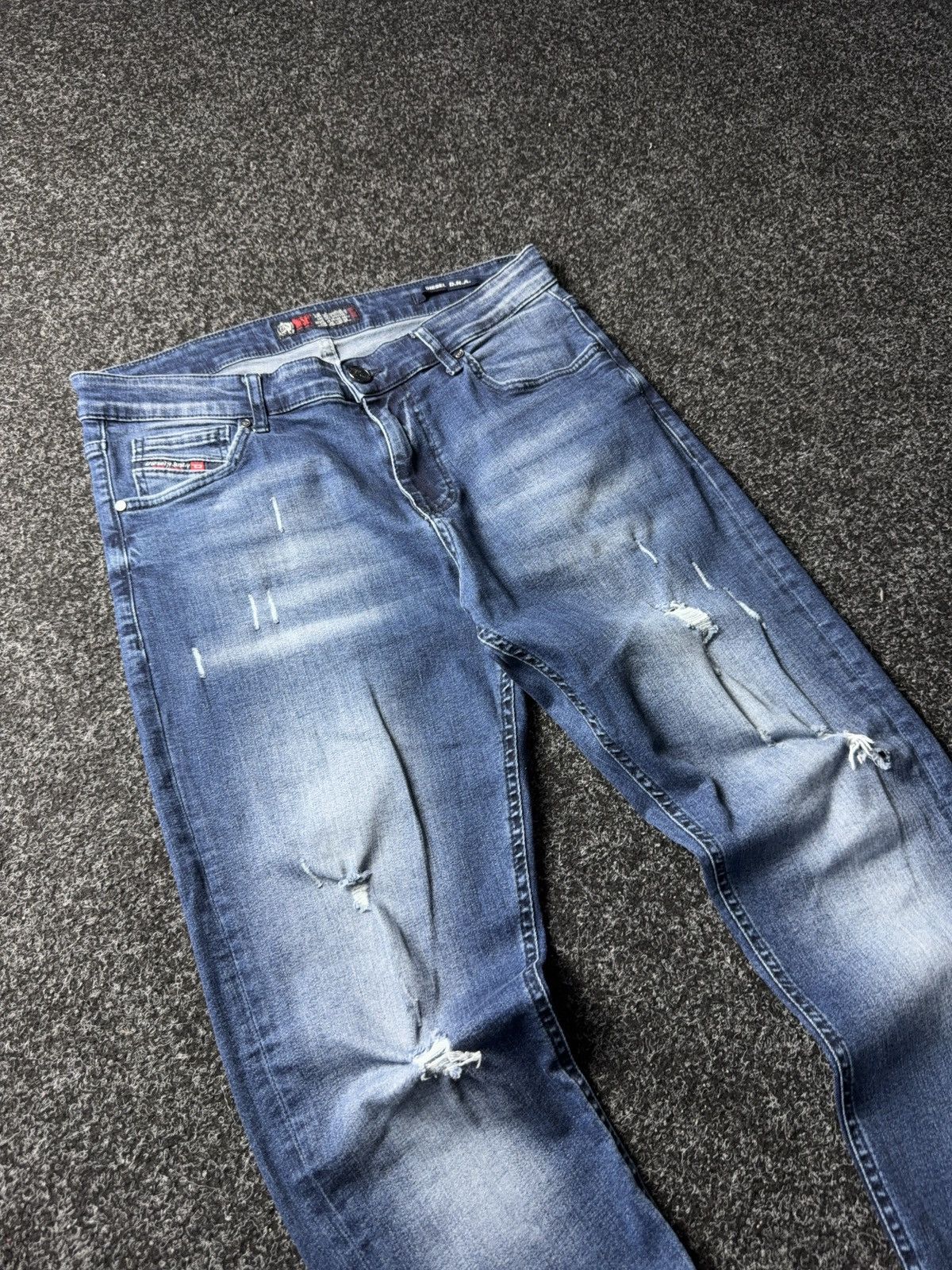 Diesel Luxury Diesel D.N.A. Distressed Blue Jeans Made in Italy Size US 30 / EU 46 - 6 Thumbnail