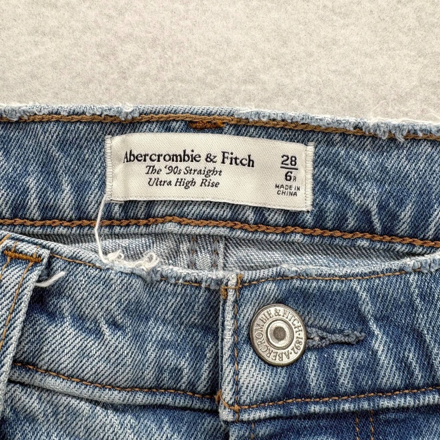 Abercrombie & Fitch VINTAGE Abercrombie & Fitch Jeans Womens 28 Blue 90s Straight Ultra High Rise Distressed Jeans Womens 28 Blue 90s Distressed Straight Ultra High Rise Size 28" / US 6 / IT 42 - 4 Thumbnail