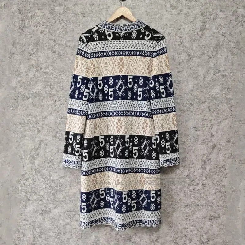Chanel Chanel Blue Wool Cardigan with Pattern . Size L / US 10 / IT 46 - 2 Thumbnail