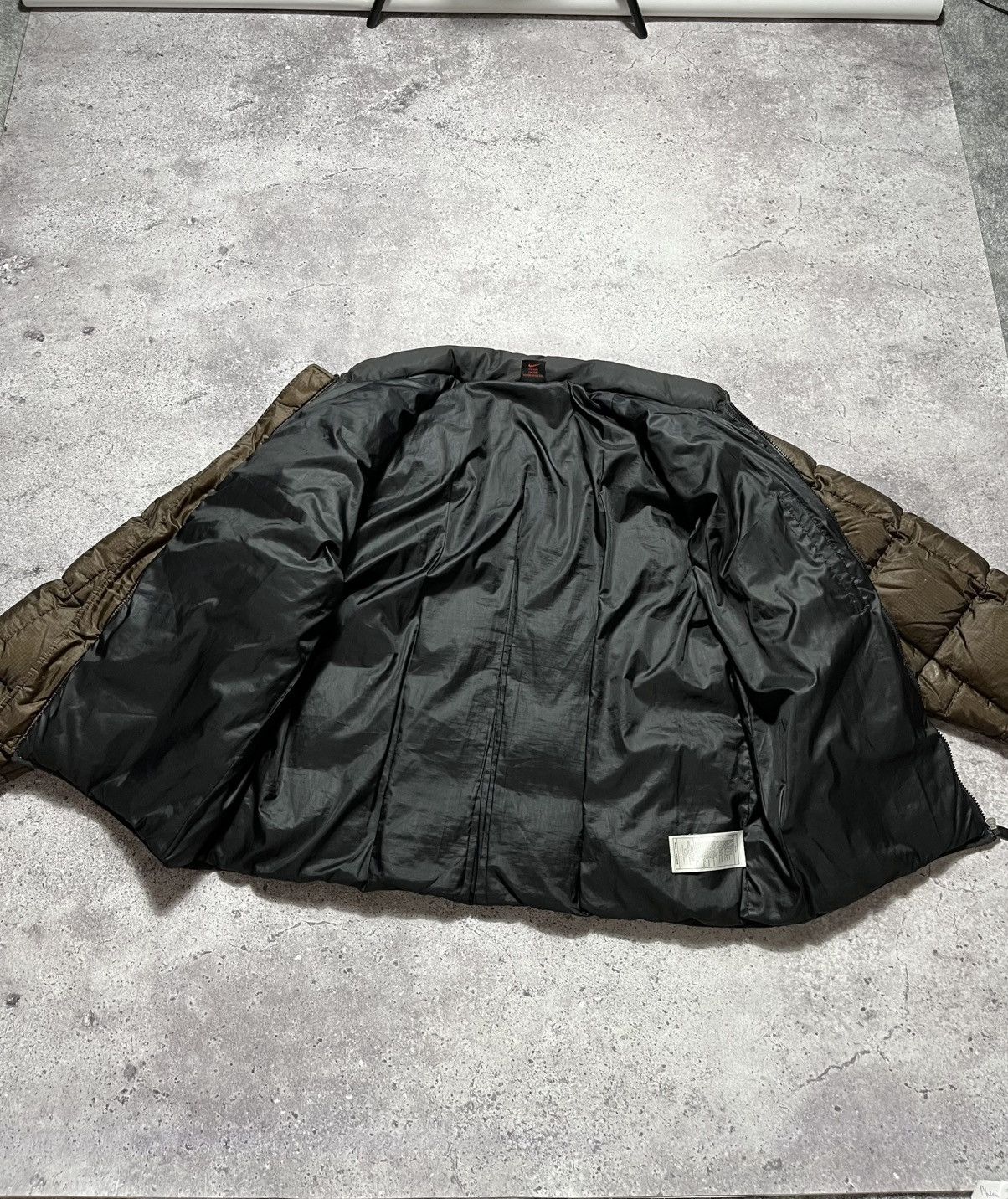 Nike Vintage 90’s NIKE Brown Gold Puffer Down Mans Y2K jacket Size US L / EU 52-54 / 3 - 17 Thumbnail
