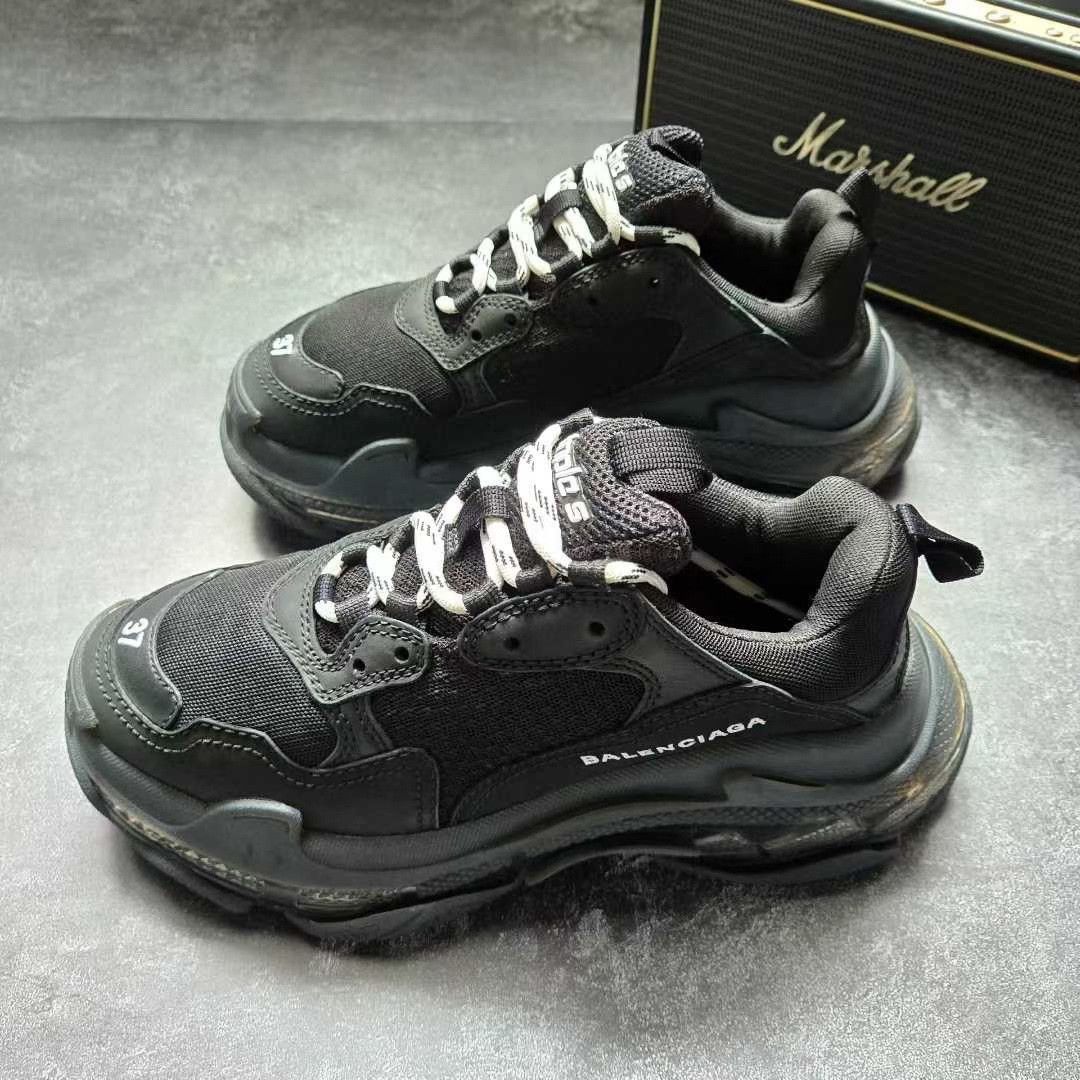 Balenciaga Balenciaga Gold Lowtop Sneakers S Women Size US 6 / IT 36 - 1 Thumbnail