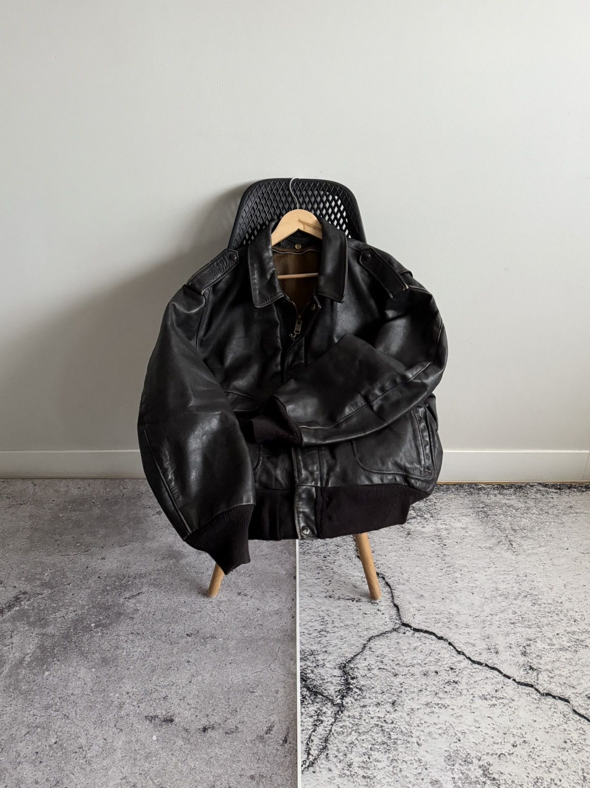 Schott Vintage Schott Black Heavyweight Leather A-2 Bomber Jacket Size US L / EU 52-54 / 3 - 5 Thumbnail