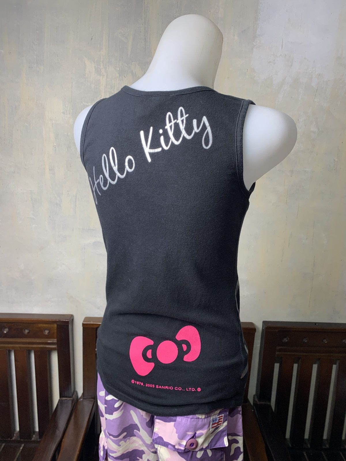 Anime 2005 Hello Kitty by Sanrio Big Silver Icon Graphic Tank Top Size S / US 4 / IT 40 - 3 Thumbnail