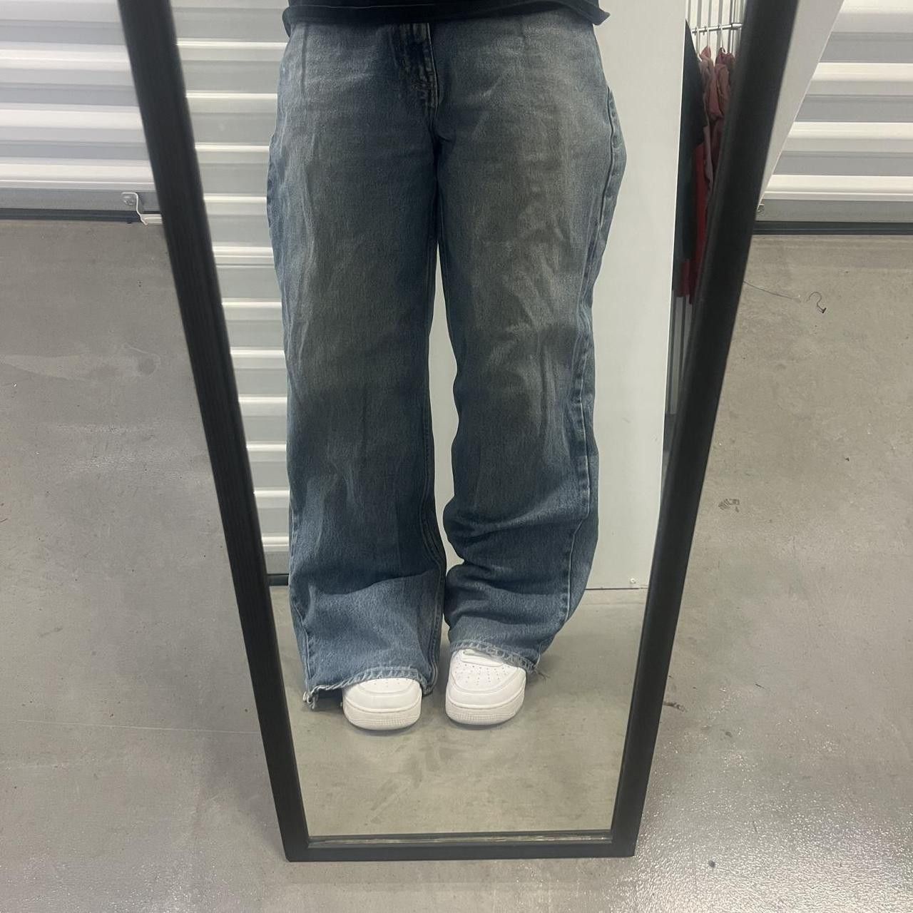 Vintage Vintage Y2K/2000s Super Baggy Light wash Loose Fit Skater Style Denim jeans! Size US 35 - 1 Thumbnail
