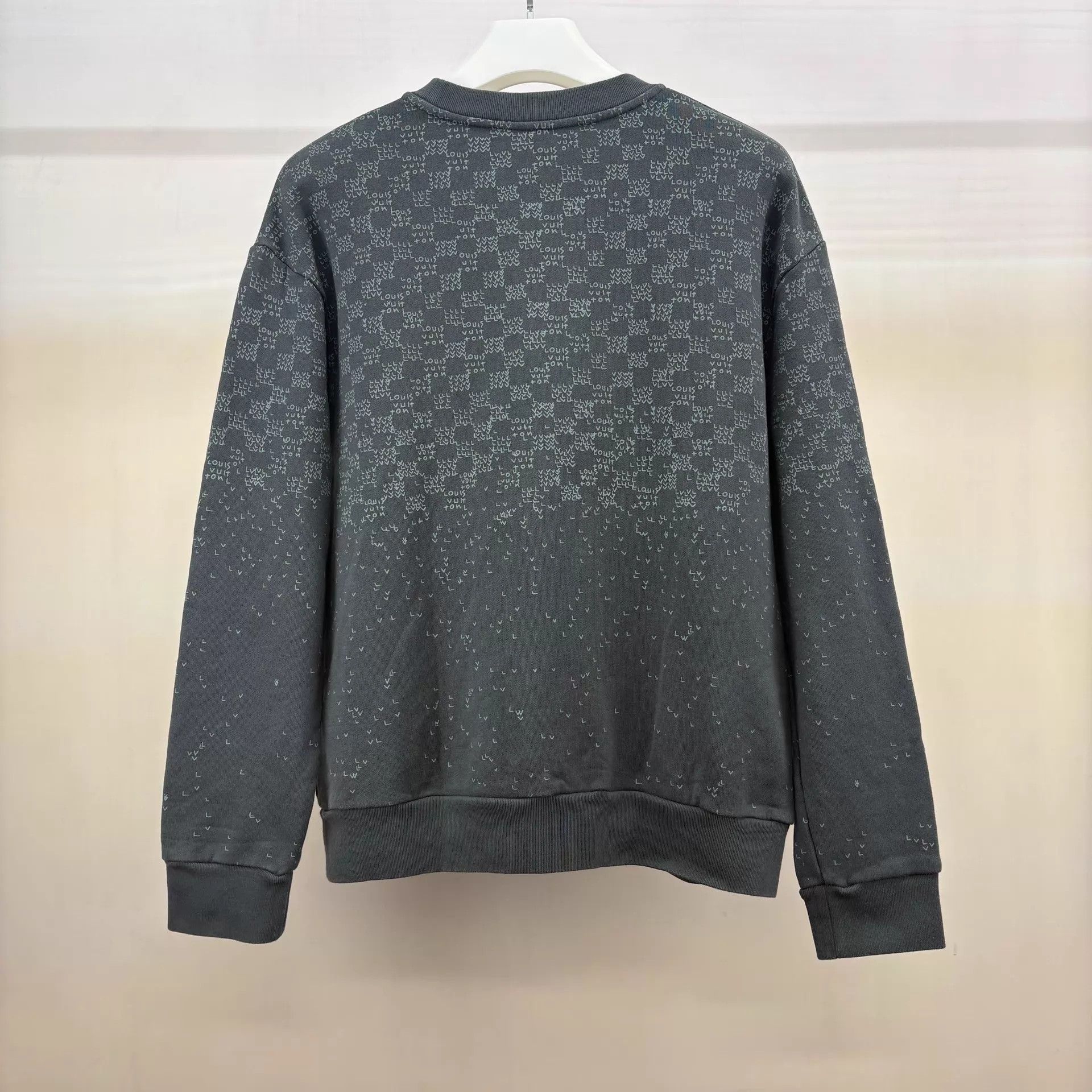 Louis Vuitton Louis Vuitton Gray All Over Logo Fleece Sweatshirt XL 99 New Size US XL / EU 56 / 4 - 2 Thumbnail