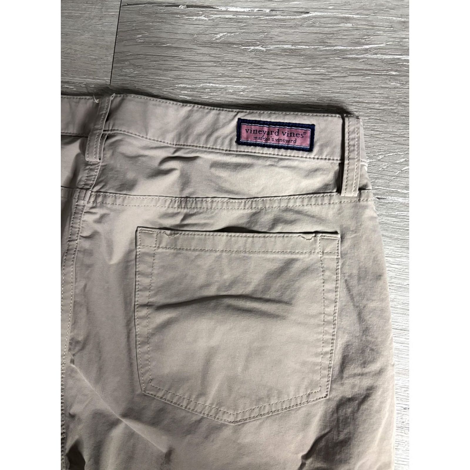 Vineyard Vines Vineyard Vines Mens Chino Pants 32x30 On The Go Stretch Casual Pockets Beige Regular Front Flat - 5-Pocket Design Mens Size US 32 / EU 48 - 6 Thumbnail
