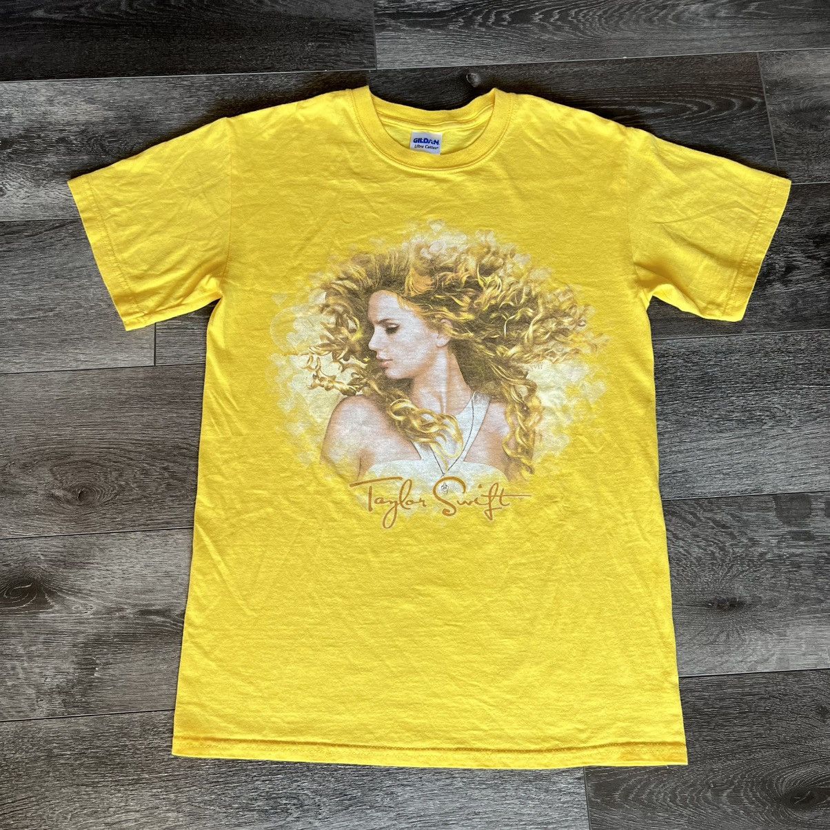 Band Tees Vintage 2008 Taylor Swift Fearless World Tour Band Tee Shirt Size US S / EU 44-46 / 1 - 1 Thumbnail