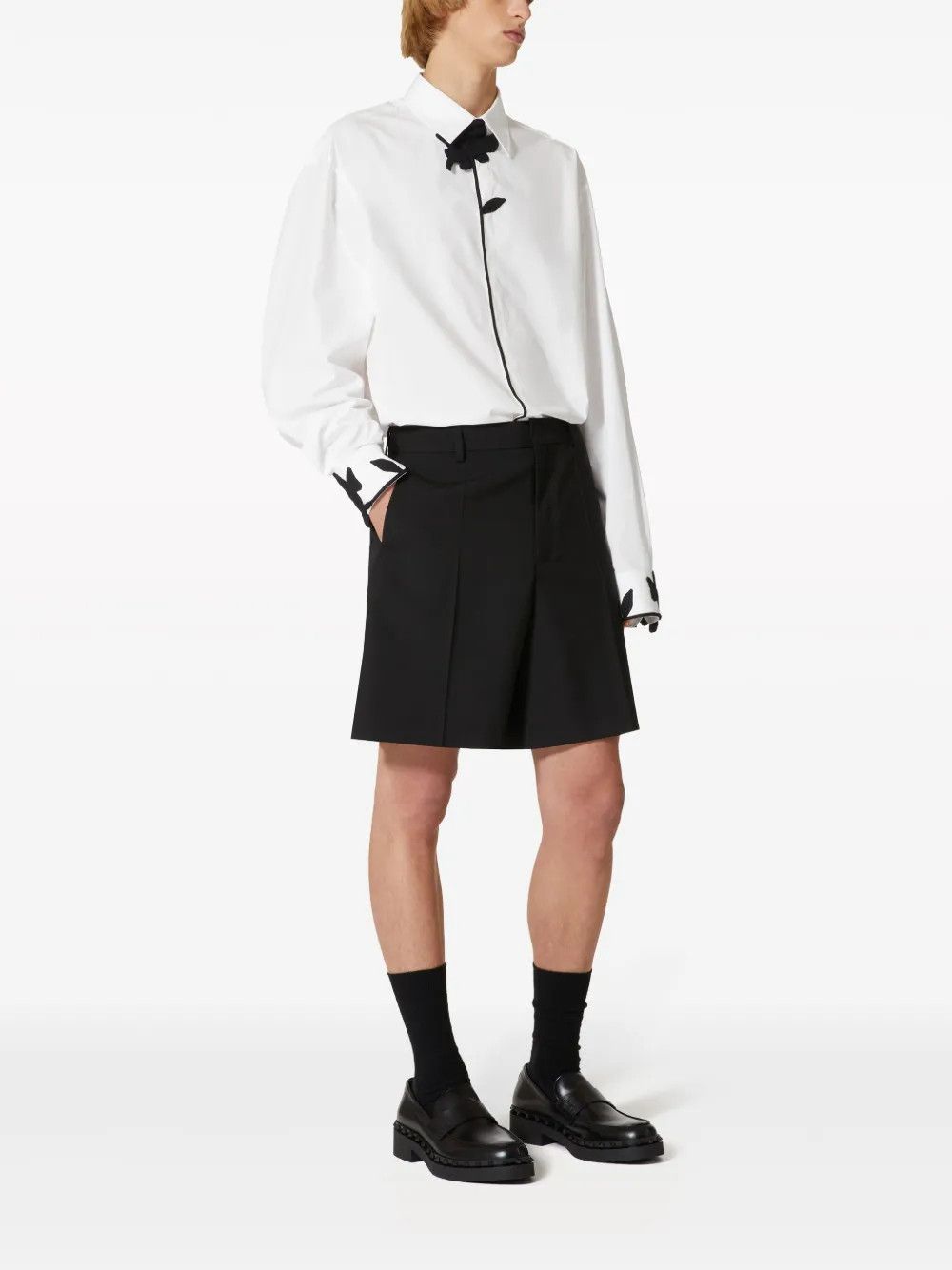 Valentino o1y0525 Short in Black Size US 32 / EU 48 - 4 Thumbnail