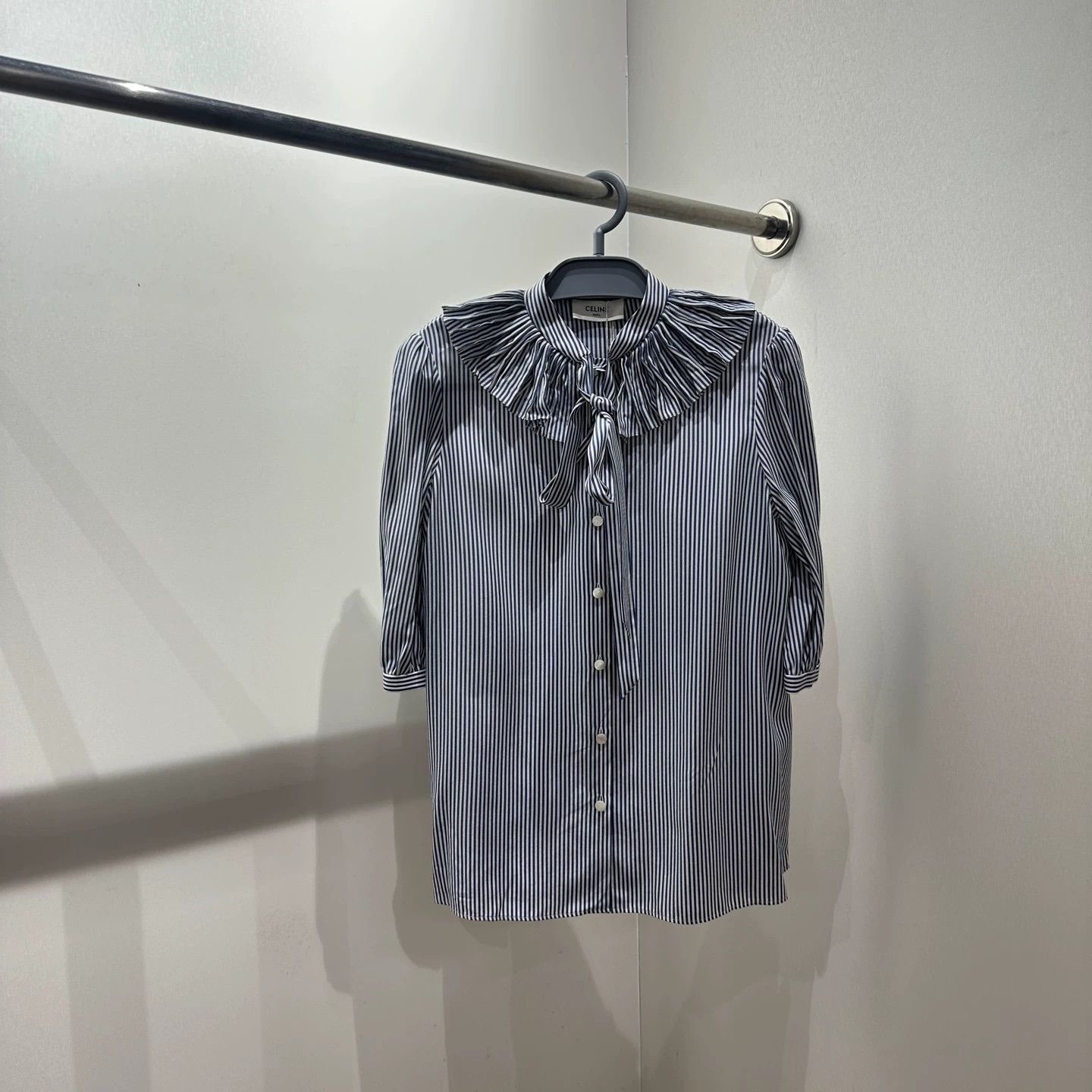 Celine Celine apr66 vert stripe bow-collar silk shirt 36 Size XS / US 0-2 / IT 36-38 - 1 Thumbnail