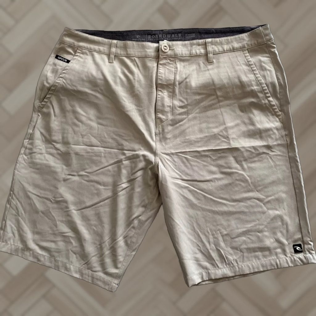 Vintage Boardwalk Shorts Men’s Size 40 Beige Stretch Chino Performance Mens Size US 40 / EU 56 - 1 Thumbnail