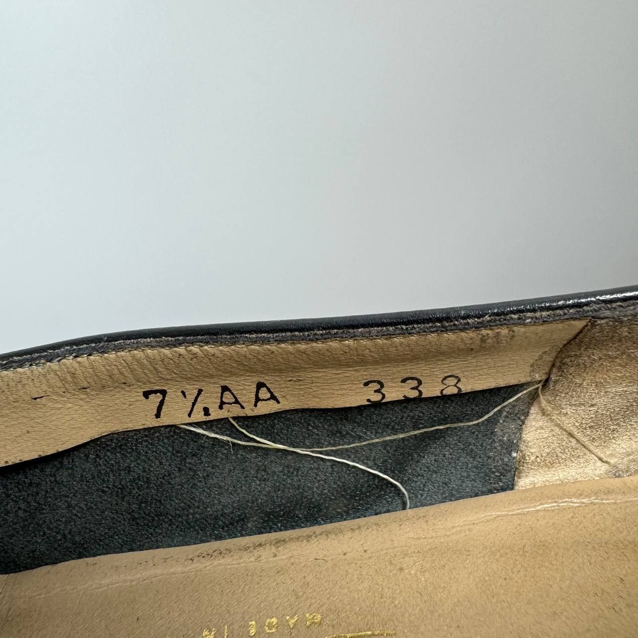 Salvatore Ferragamo Salvatore Ferragamo Boutique Vara Bow Leather Size 7 Size US 7 / IT 37 - 11 Thumbnail