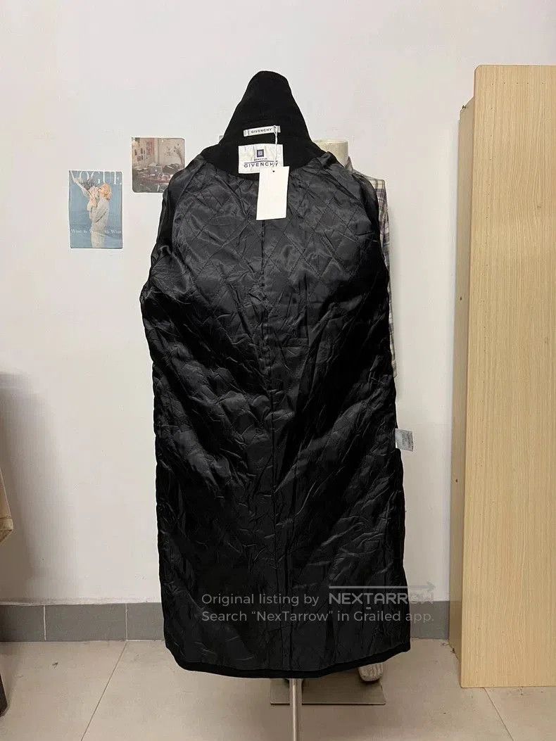 Givenchy vintage givenchy black wool coat with large collar. Size US M / EU 48-50 / 2 - 6 Thumbnail