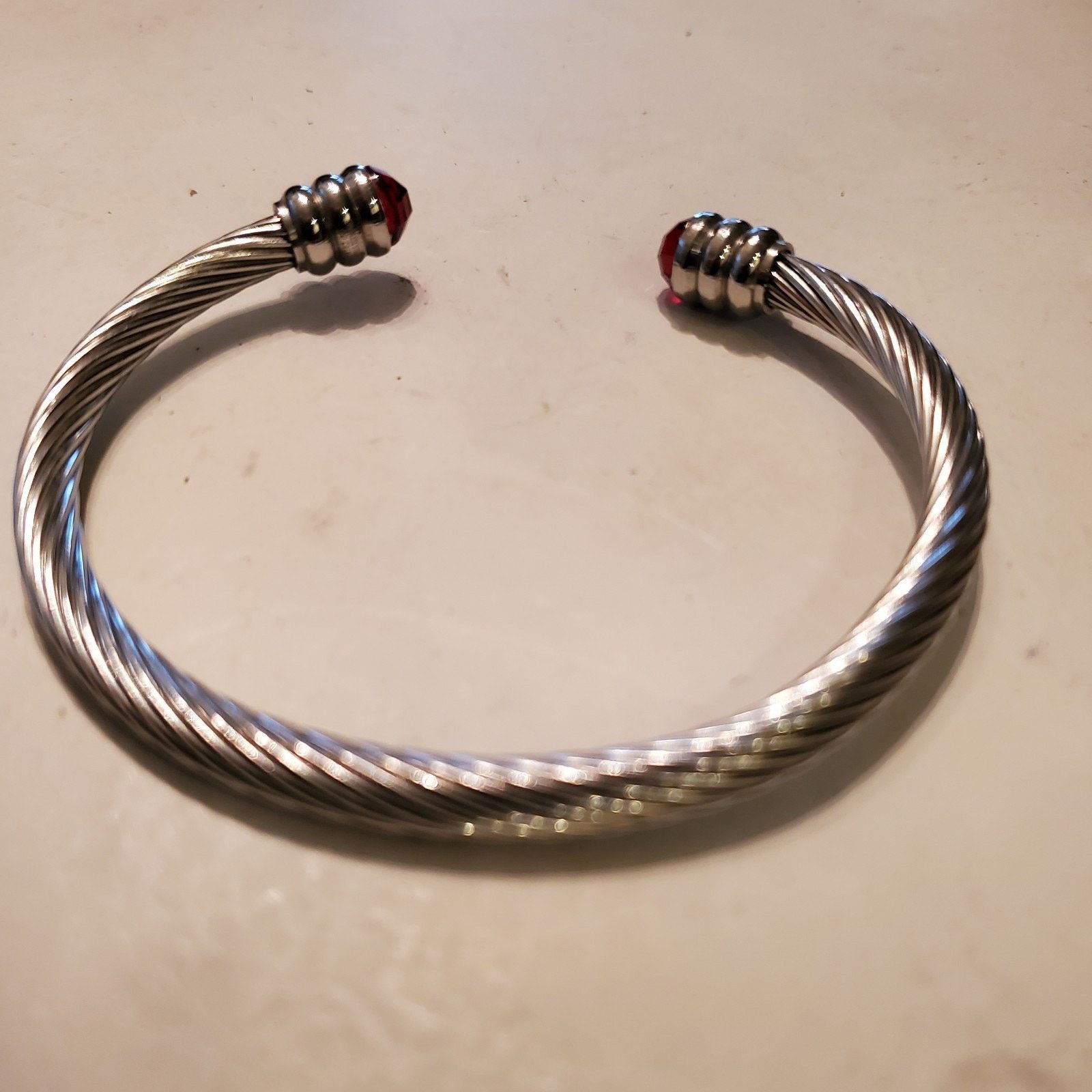 The Unbranded Brand Vintage Silver Tone Twisted Rope Cuff Bracelet Red Beading Size ONE SIZE - 3 Thumbnail