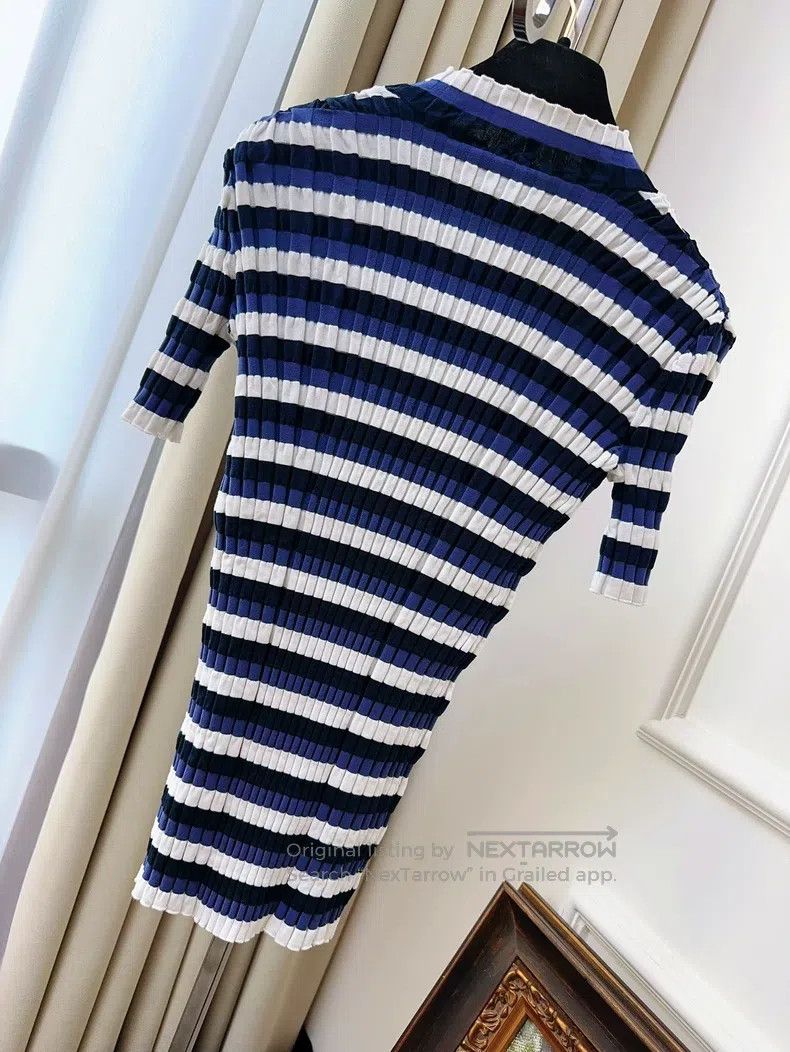 Louis Vuitton Louis Vuitton Blue and white stretch-knit short sleeves Size M / US 6-8 / IT 42-44 - 2 Thumbnail