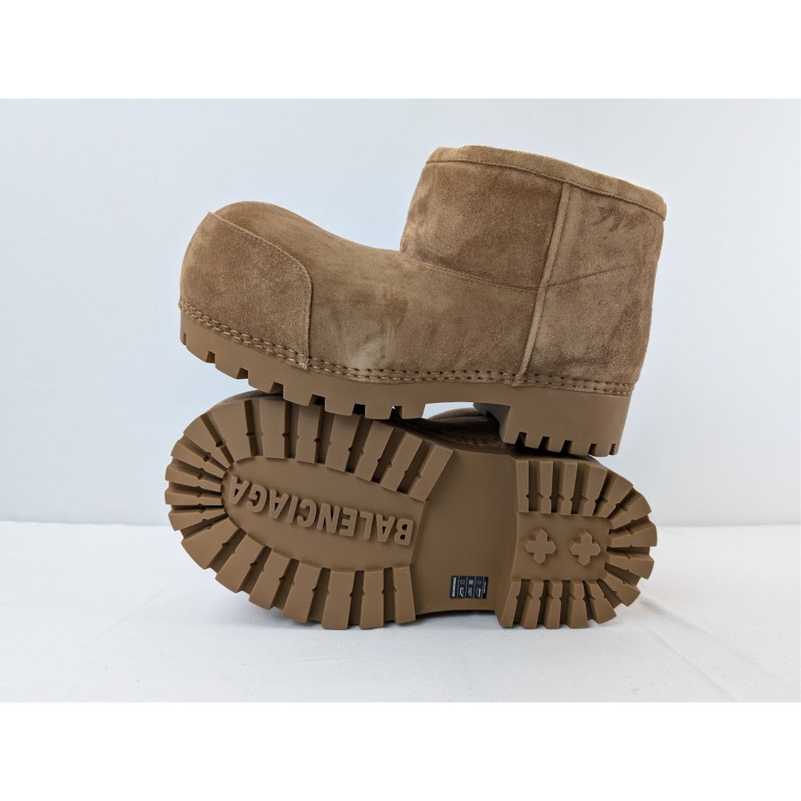Balenciaga o1rshd1 Q: 2 / DUP / Alaska Fur Bootie in Brown/White Size US 8 / EU 41 - 12 Thumbnail