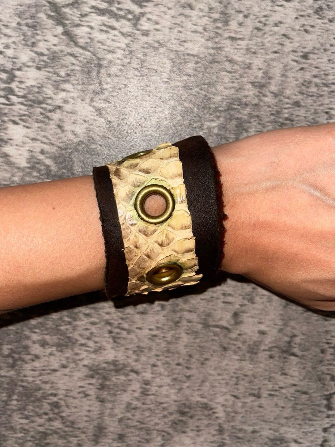 Gunda gunda Visual Kei snake print leather cutout bracelet Size ONE SIZE - 4 Thumbnail