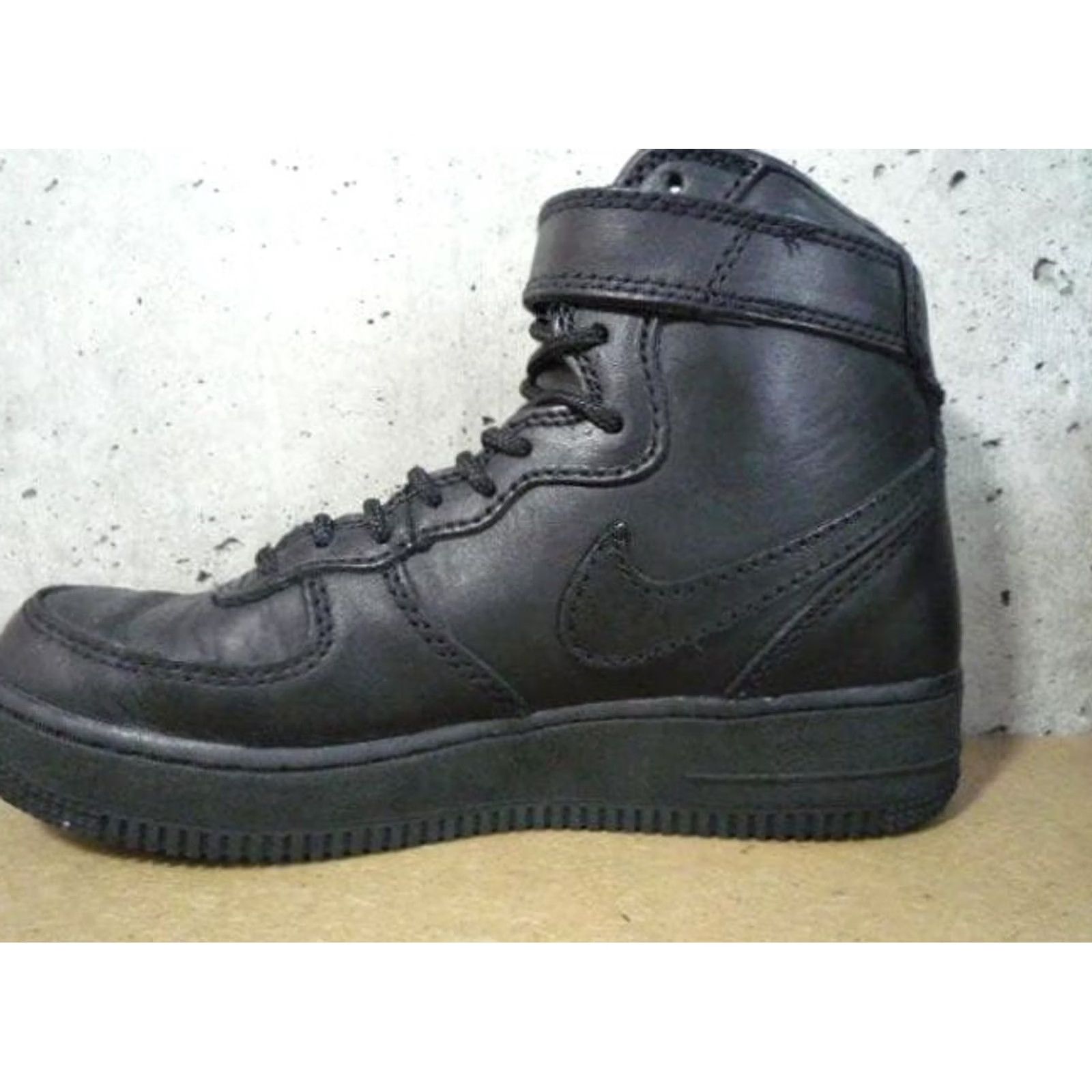 Nike Item Specifications: Brand: Nike Size US 7 / EU 40 - 5 Thumbnail