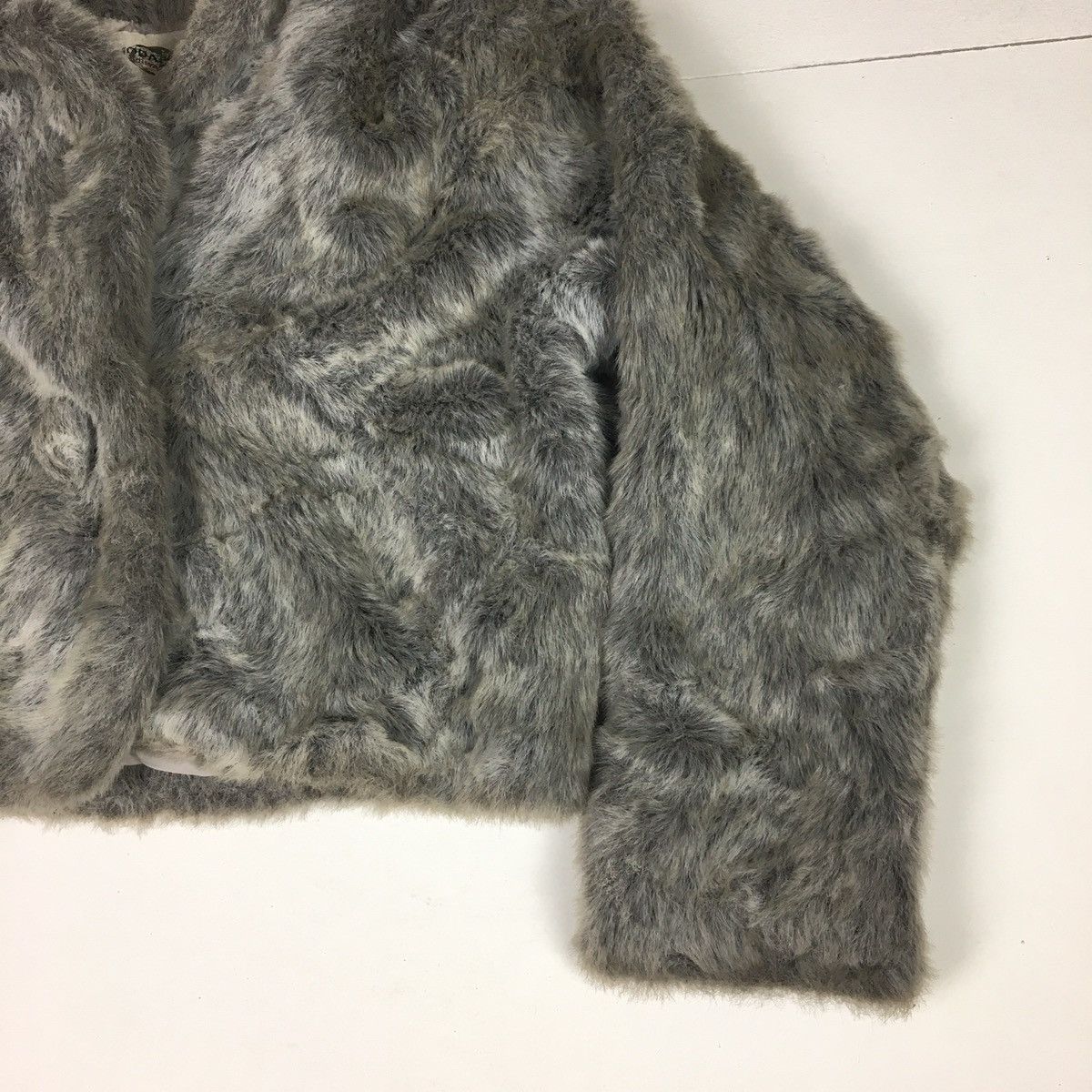 Japanese Brand Moda In Boa Acrylic Like Mink Fur Crop Hoodie Size M / US 6-8 / IT 42-44 - 3 Thumbnail