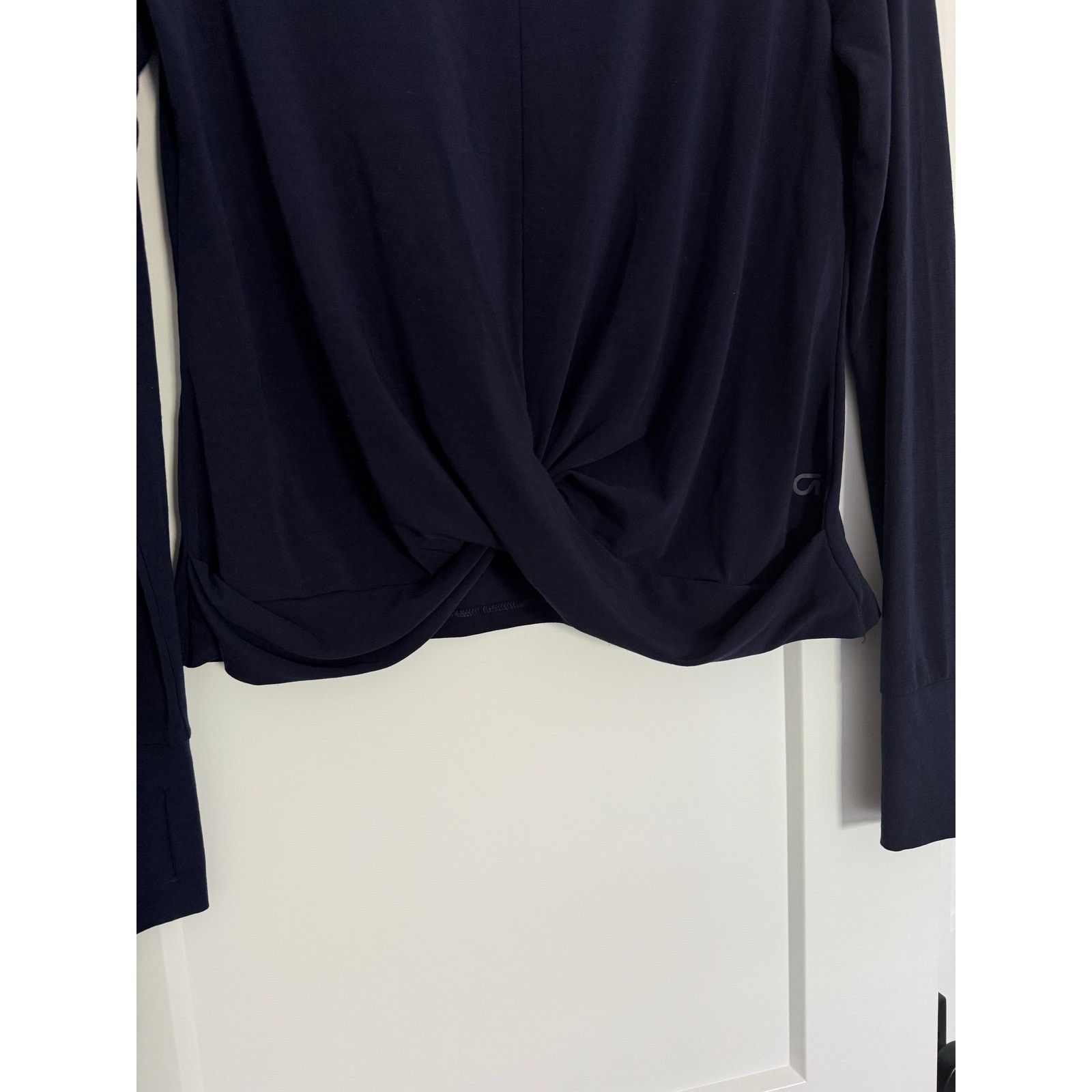 Gap $40 GapFit Breathe Twist Front Long Sleeve Tee Tan- Navy M Size M / US 6-8 / IT 42-44 - 5 Thumbnail