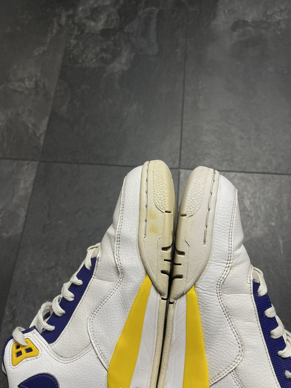 Vintage Nike Flight Legacy Lakers Size US 10 / EU 43 - 12 Thumbnail