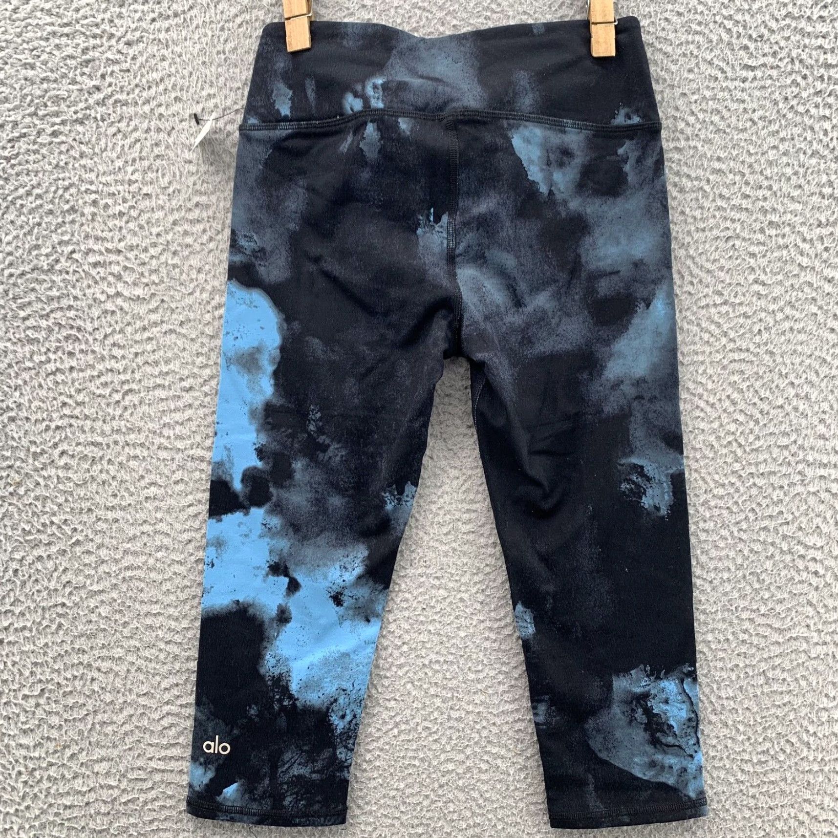 Alo Alo Yoga Leggings Womens XS Blue Black Tie Dye Cropped Capri Athletic Sportswear Size 26" / US 2 / IT 38 - 7 Thumbnail