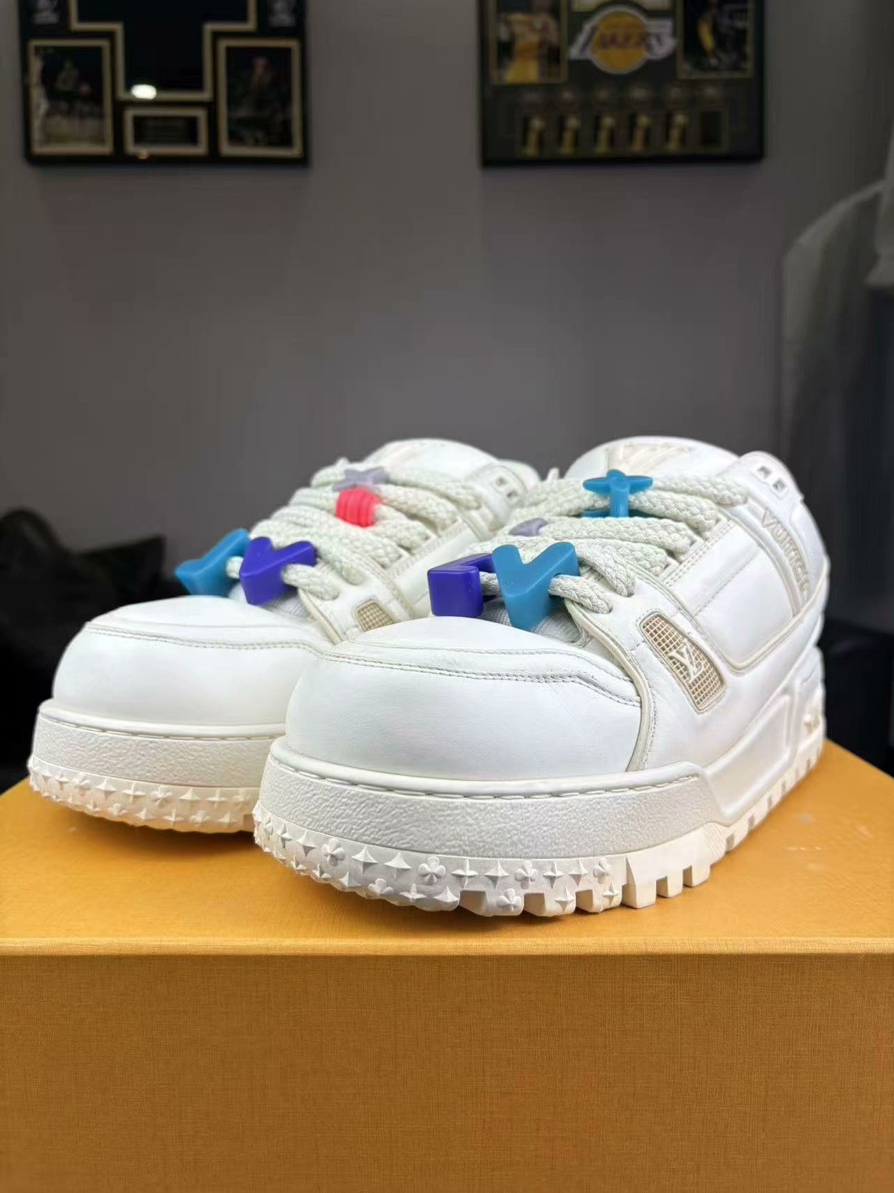 Louis Vuitton Louis Vuitton Training White Lowtop Sneakers 9 Men Size US 9 / EU 42 - 1 Thumbnail