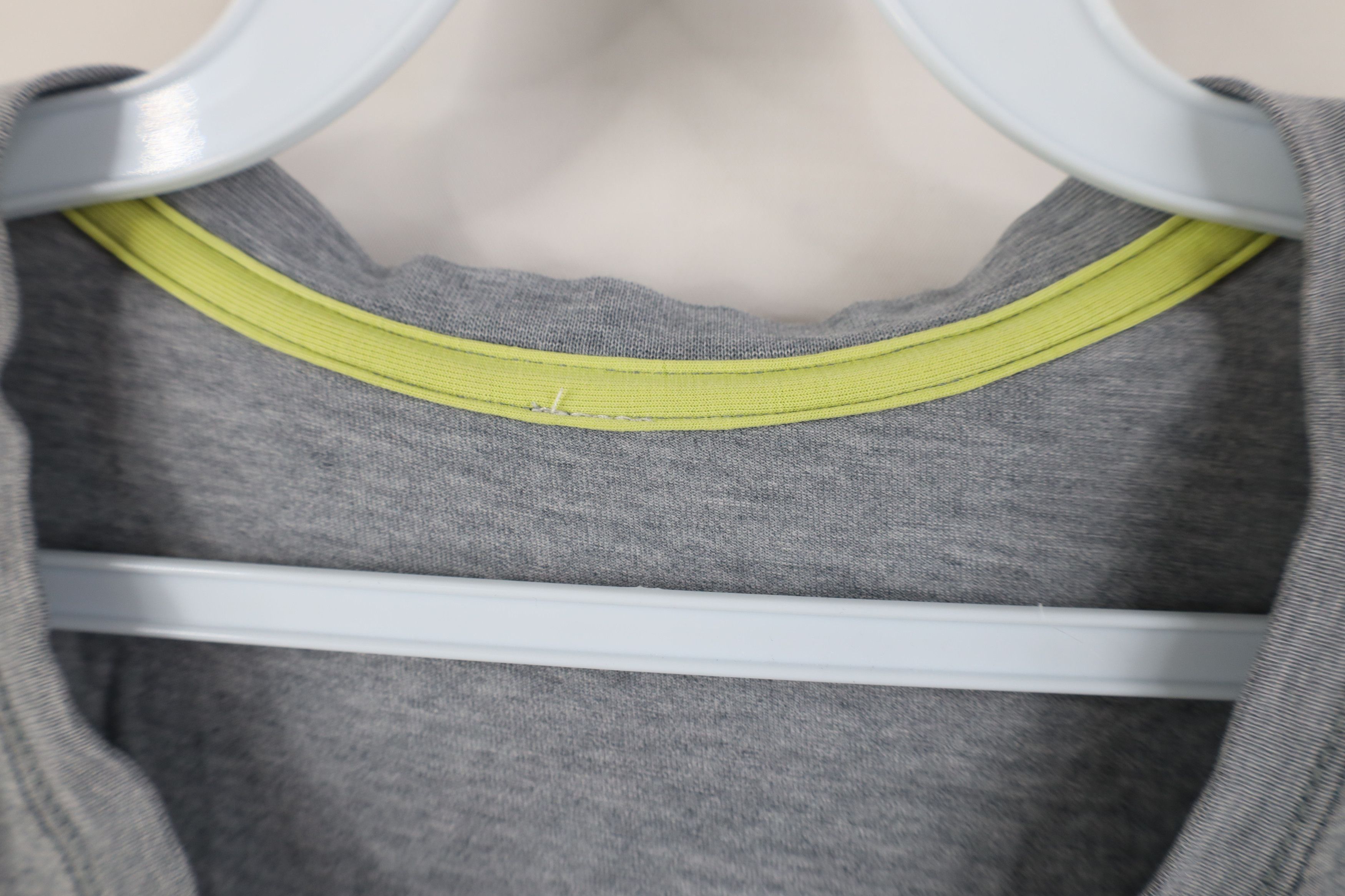 Lululemon Lululemon Running Jogging Yoga V-Neck T-Shirt Heather Gray Size US XL / EU 56 / 4 - 5 Thumbnail