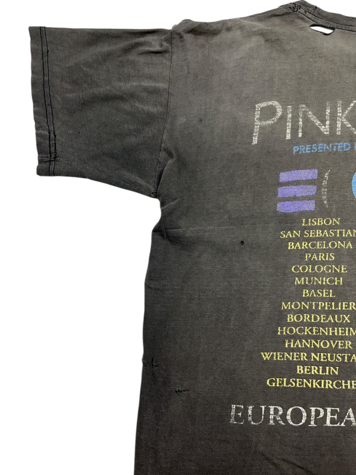 Pink Floyd Vintage 1994 Pink Floyd The Division Bell Distressed T-shirt Size US L / EU 52-54 / 3 - 17 Thumbnail