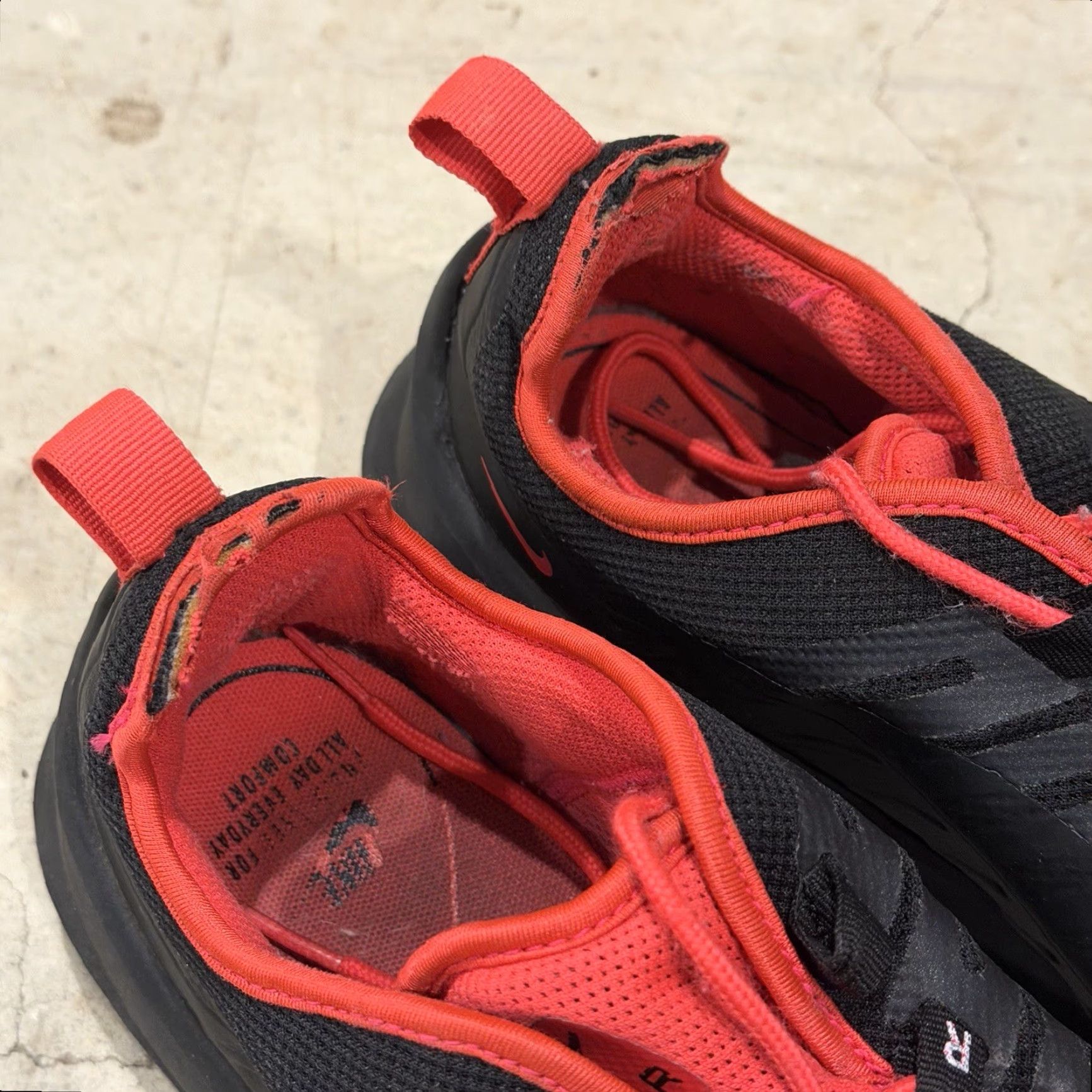 Nike Nike Air Max Axis Sneaker Men Black Red Orbit AA2146-008 Size 10 Tears Size US 9 / EU 42 - 3 Thumbnail