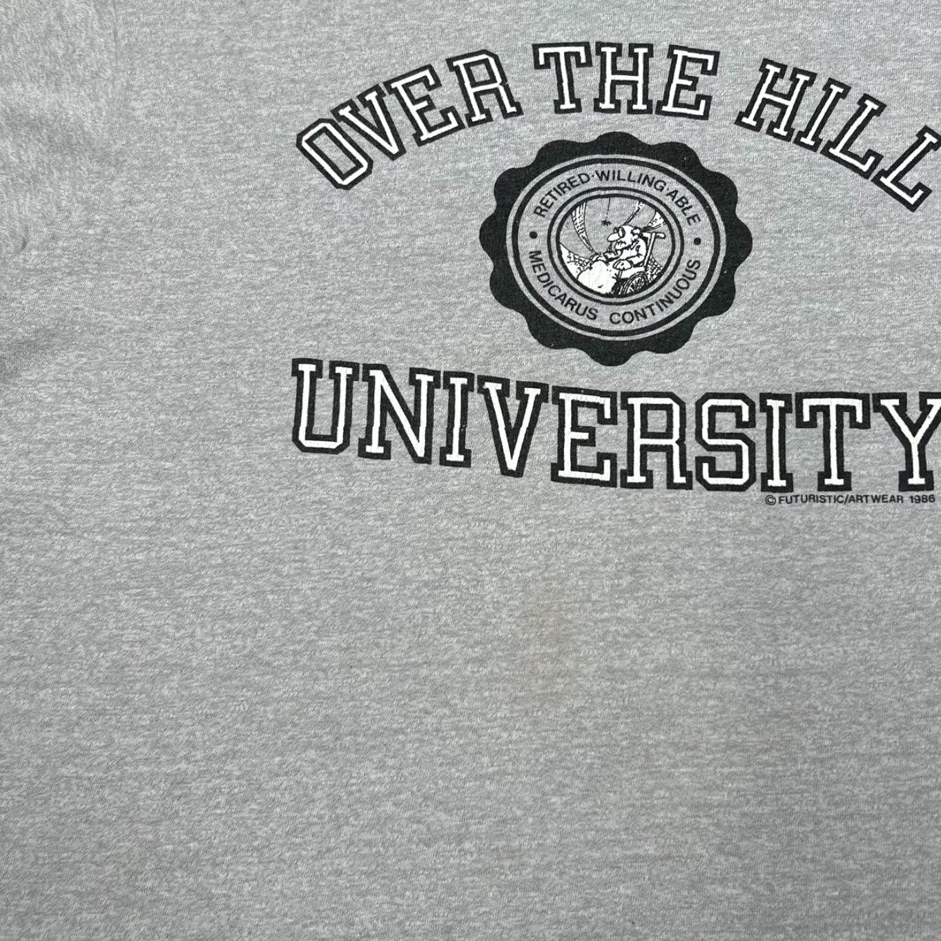 Vintage VINTAGE OVER THE HILL UNIVERSITY 1986 Novelty Graphic Single Stitch T-Shirt M/L Grey Mens Size L Size US L / EU 52-54 / 3 - 4 Thumbnail