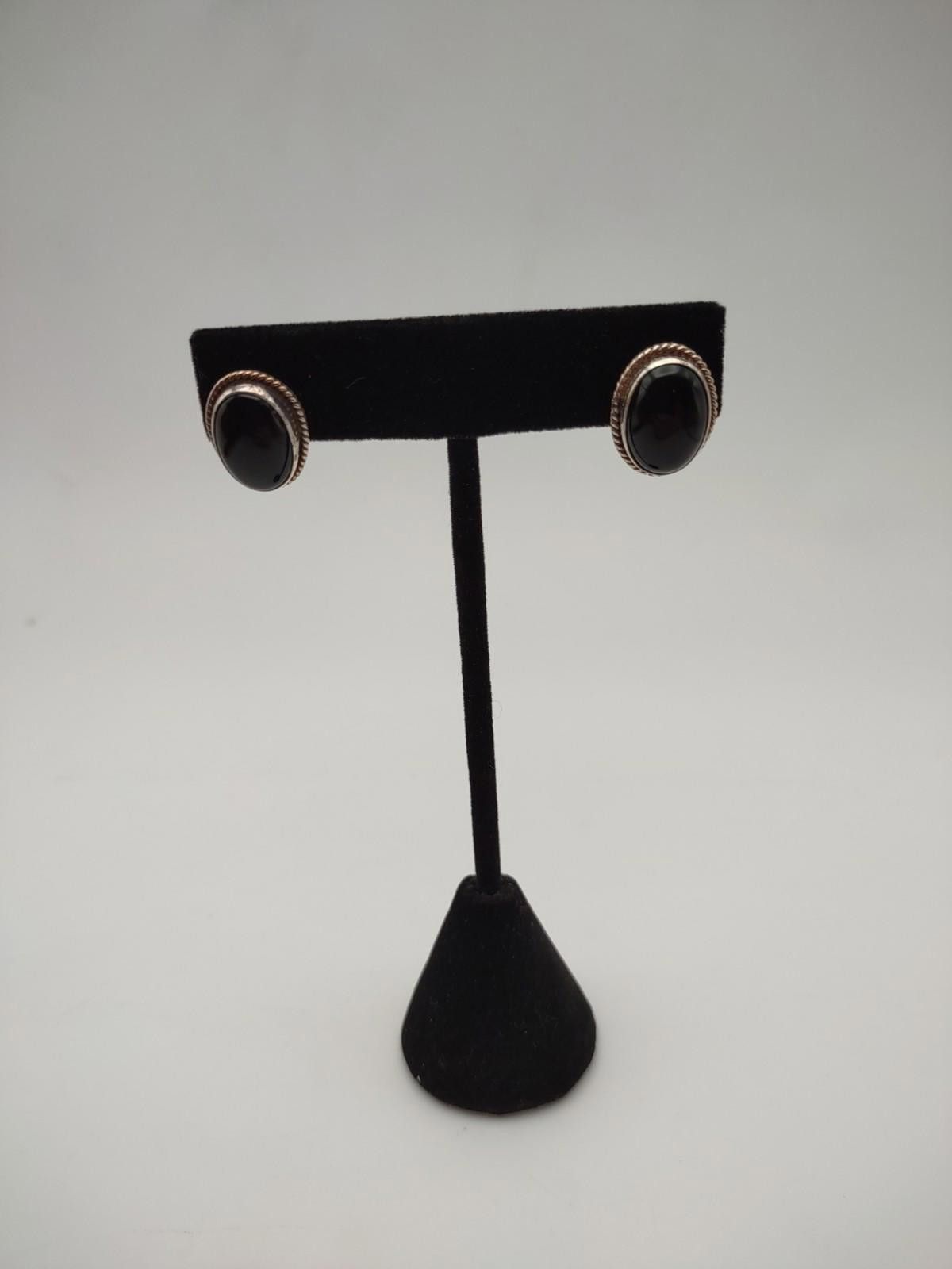The Unbranded Brand Sterling Silver Black Onyx Oval Stud Earrings Rope Border Size ONE SIZE - 1 Thumbnail