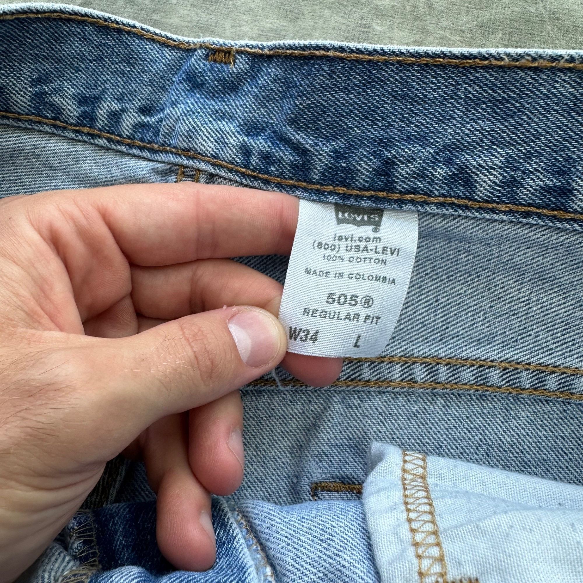 Vintage Vintage Levi’s 505 Lightwash Denim Shorts Jorts Size US 33 - 3 Thumbnail