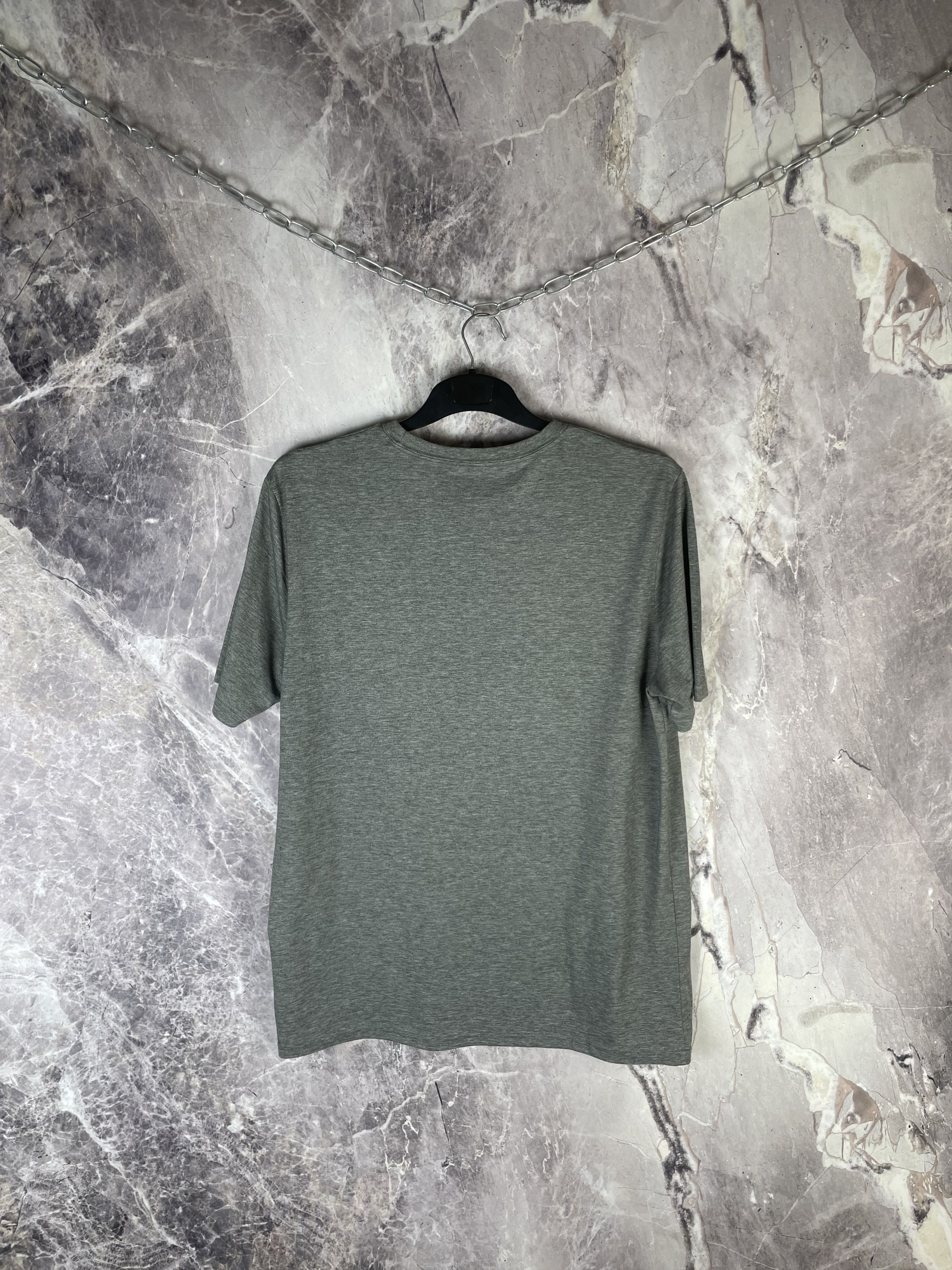 Oakley Oakley Vintage Mens Crew Neck T-Shirt Y2k Size US XL / EU 56 / 4 - 7 Thumbnail