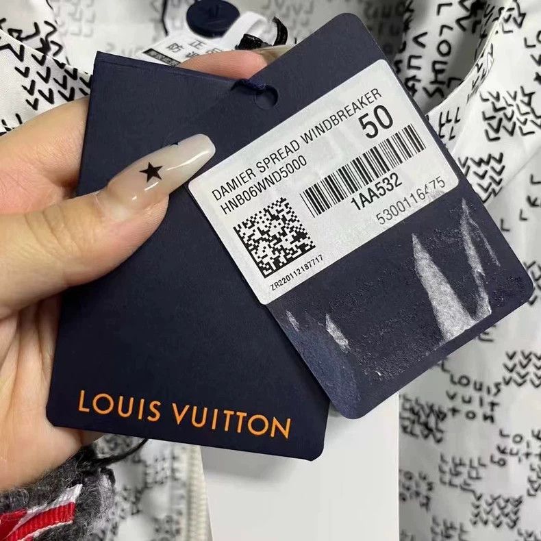 Louis Vuitton LOUIS VUITTON White full-print plaid print windproof jacket Size US M / EU 48-50 / 2 - 2 Thumbnail