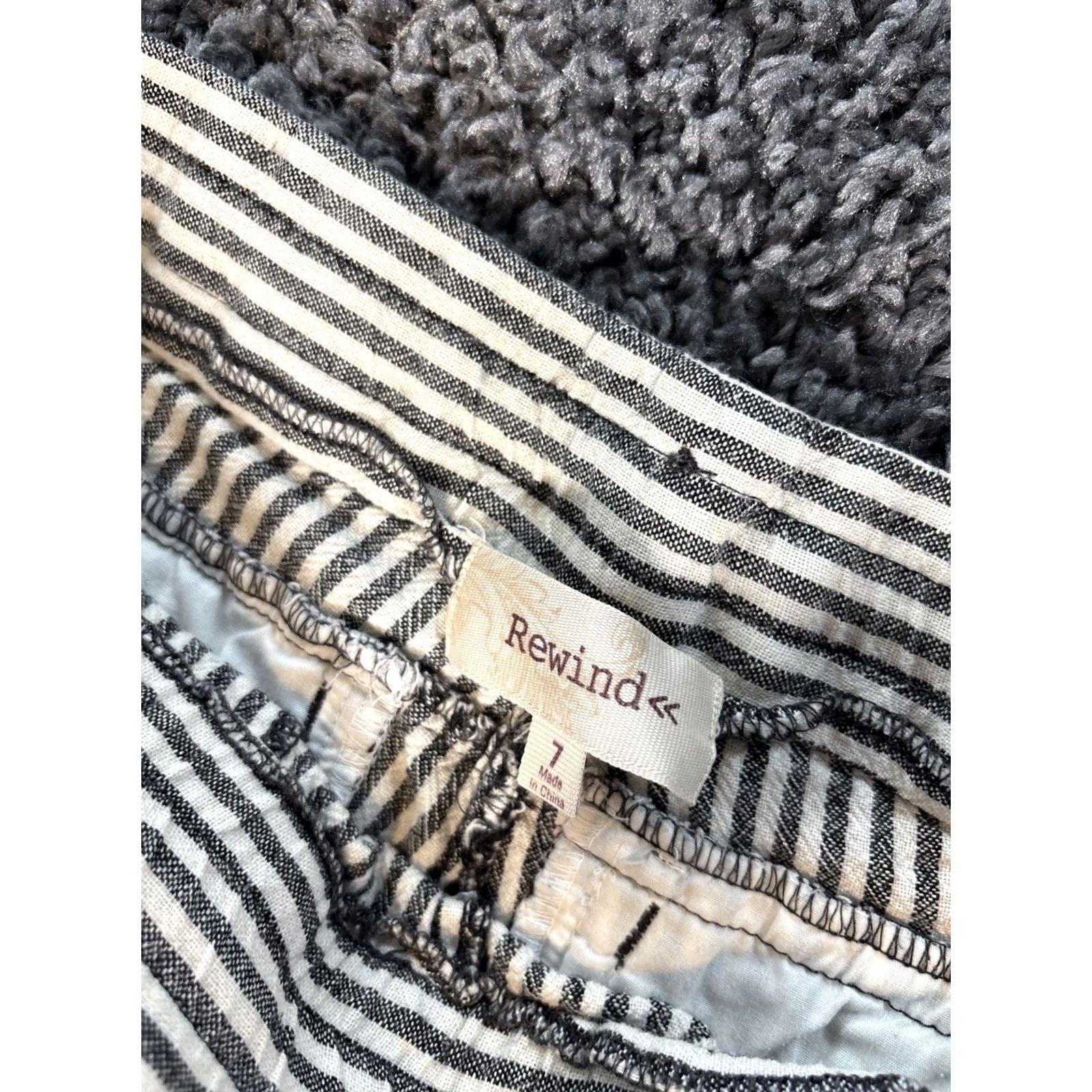 Vintage VINTAGE Rewind Low Rise Shorts Womens 32 White Linen Blend Striped 90s Summer Pockets Size 24" / US 00 / IT 34 - 5 Thumbnail