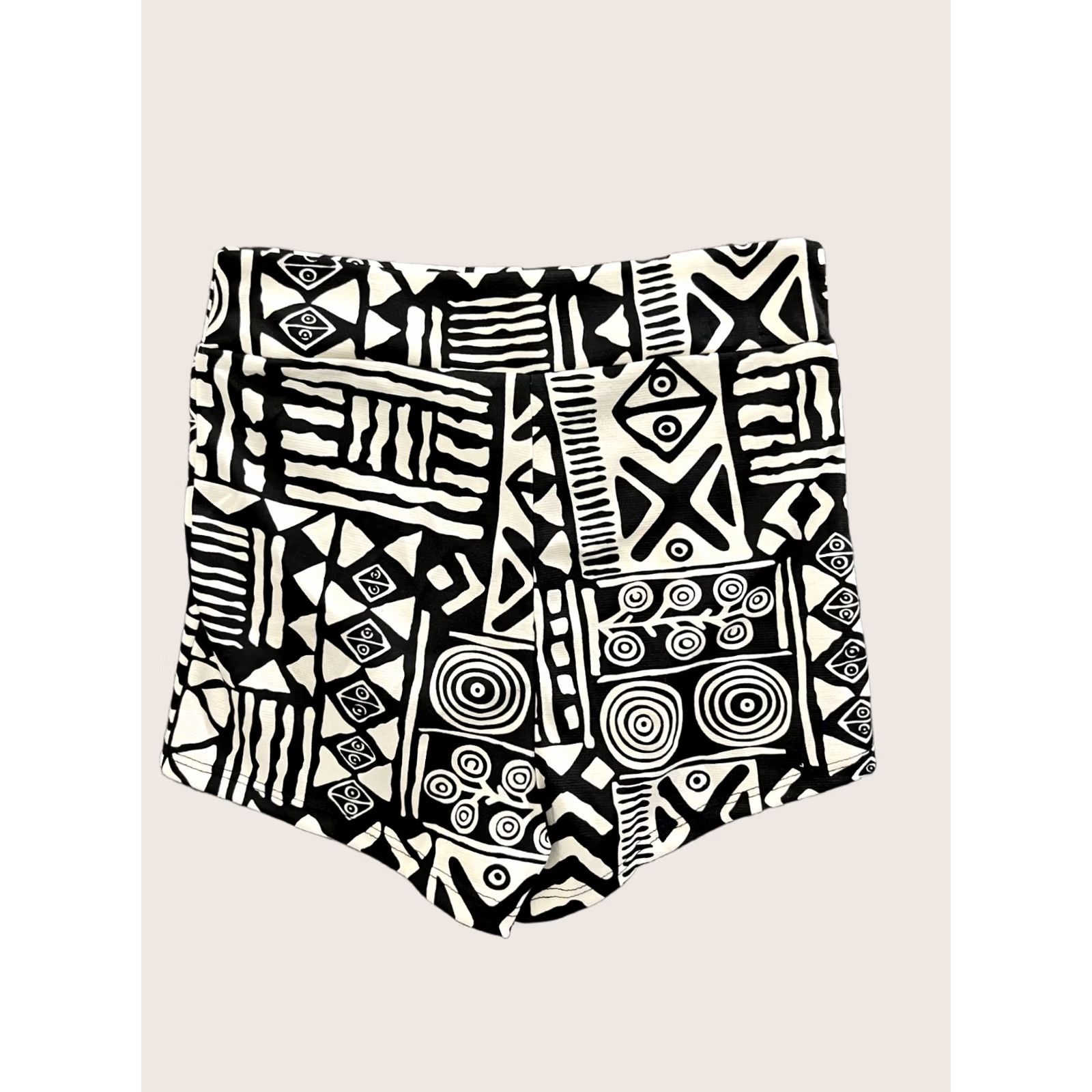 Vintage Codigo Women's Black White Aztec Print Mini Chino Shorts M Adult Regular Slim? Size 32" / US 10 / IT 46 - 1 Thumbnail