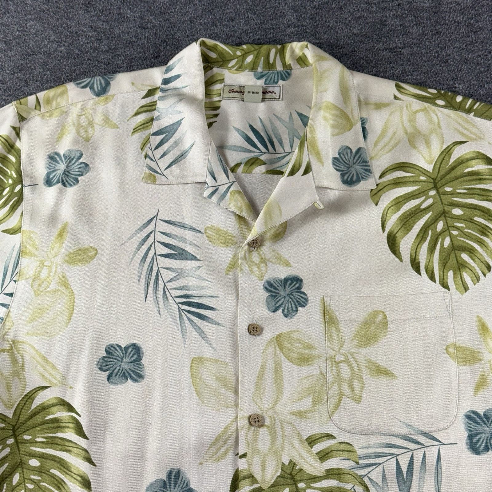 Tommy Bahama Tommy Bahama Men's silk Hawaiian palm leaf camp shirt Sz L Size US L / EU 52-54 / 3 - 1 Thumbnail