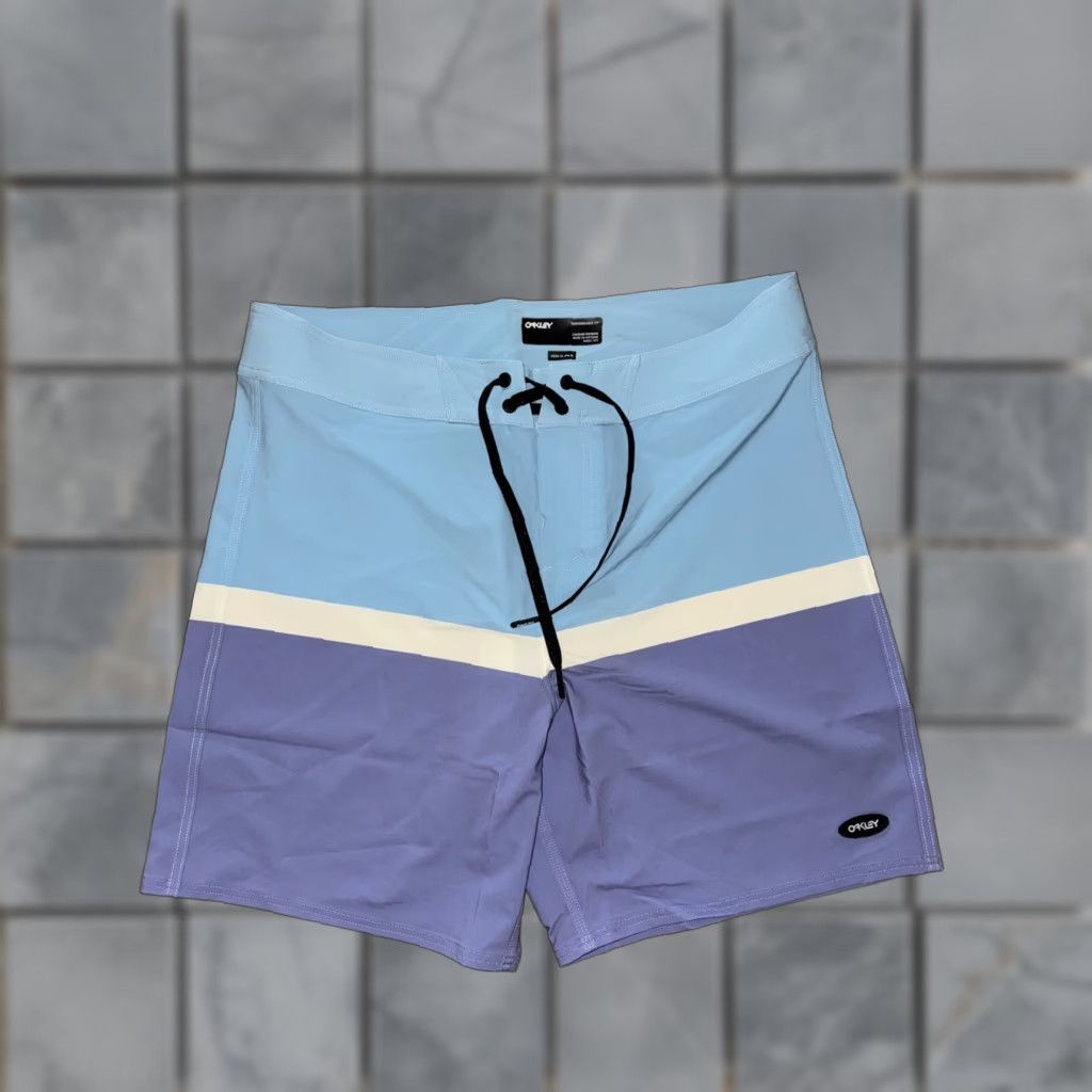 Oakley Oakley Swim Trunks BNWT Size 34 Performance Fit Blue/Lavender Size US 34 / EU 50 - 1 Thumbnail